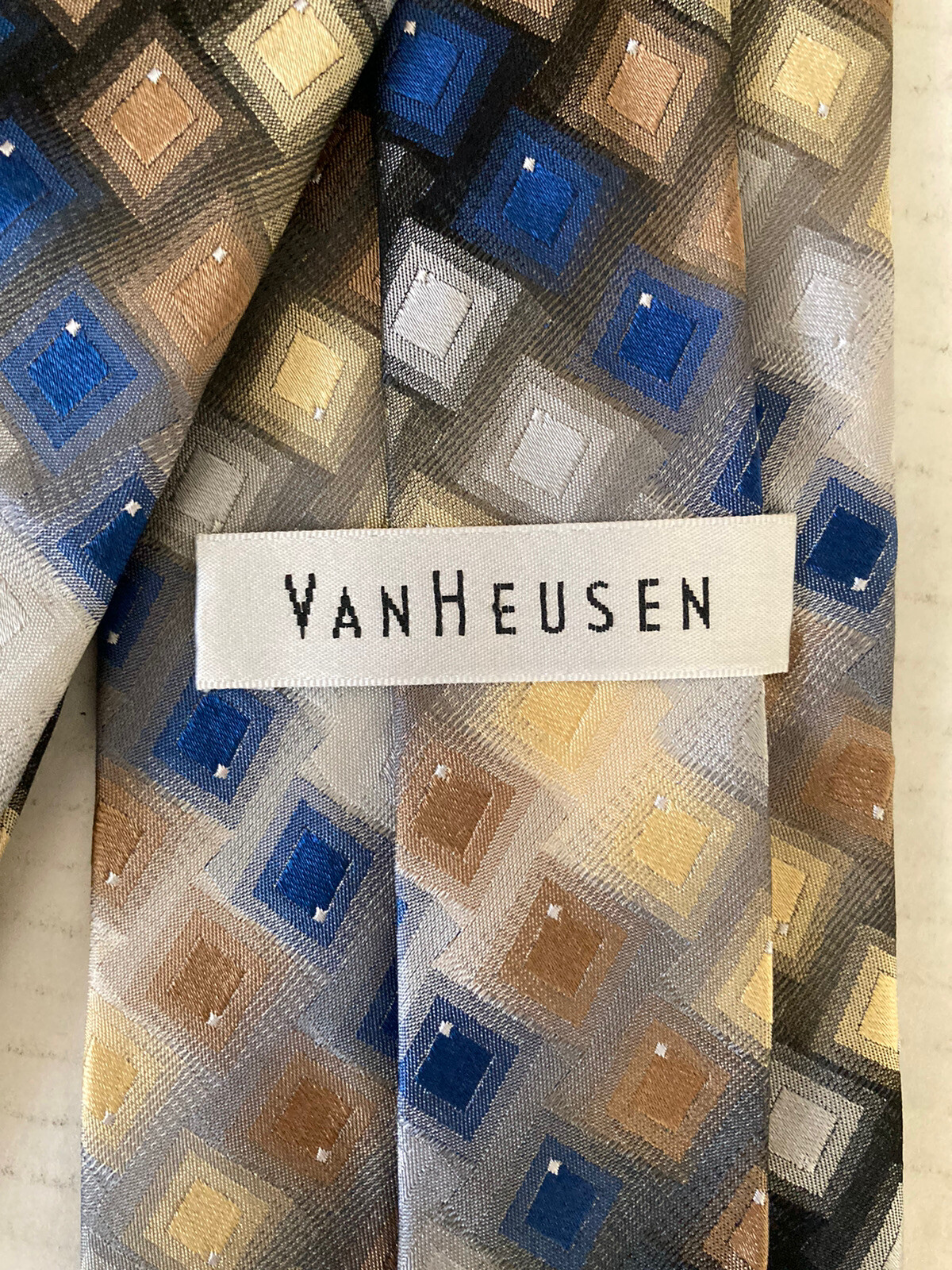 Van Heusen Men’s Necktie Tie Silk Brown Blue Tan Gray Geometric