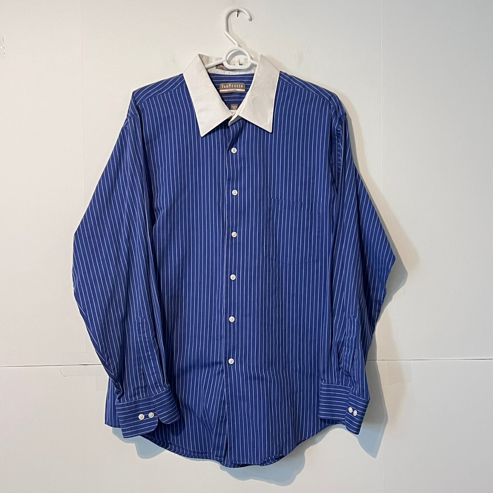Van Heusen Mens Shirt Size XL 17.5 34/35 Blue Wrinkle Free Fitted Broadcloth