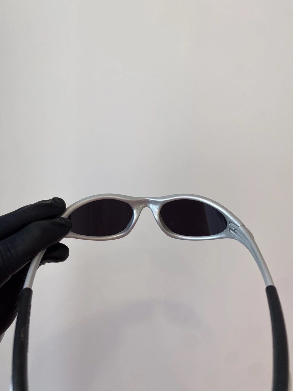 Oakley Minute 1.0 Silver Sunglasses