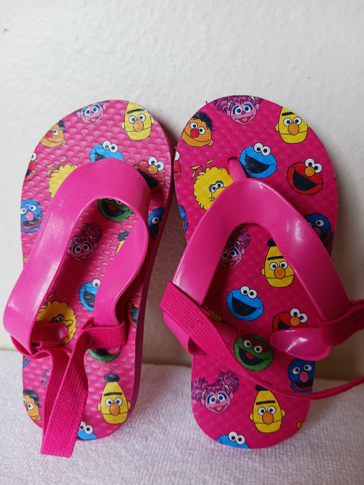 Sesame Street Unisex Kids Pink/Multicolor Thong Flip Flops Character Print