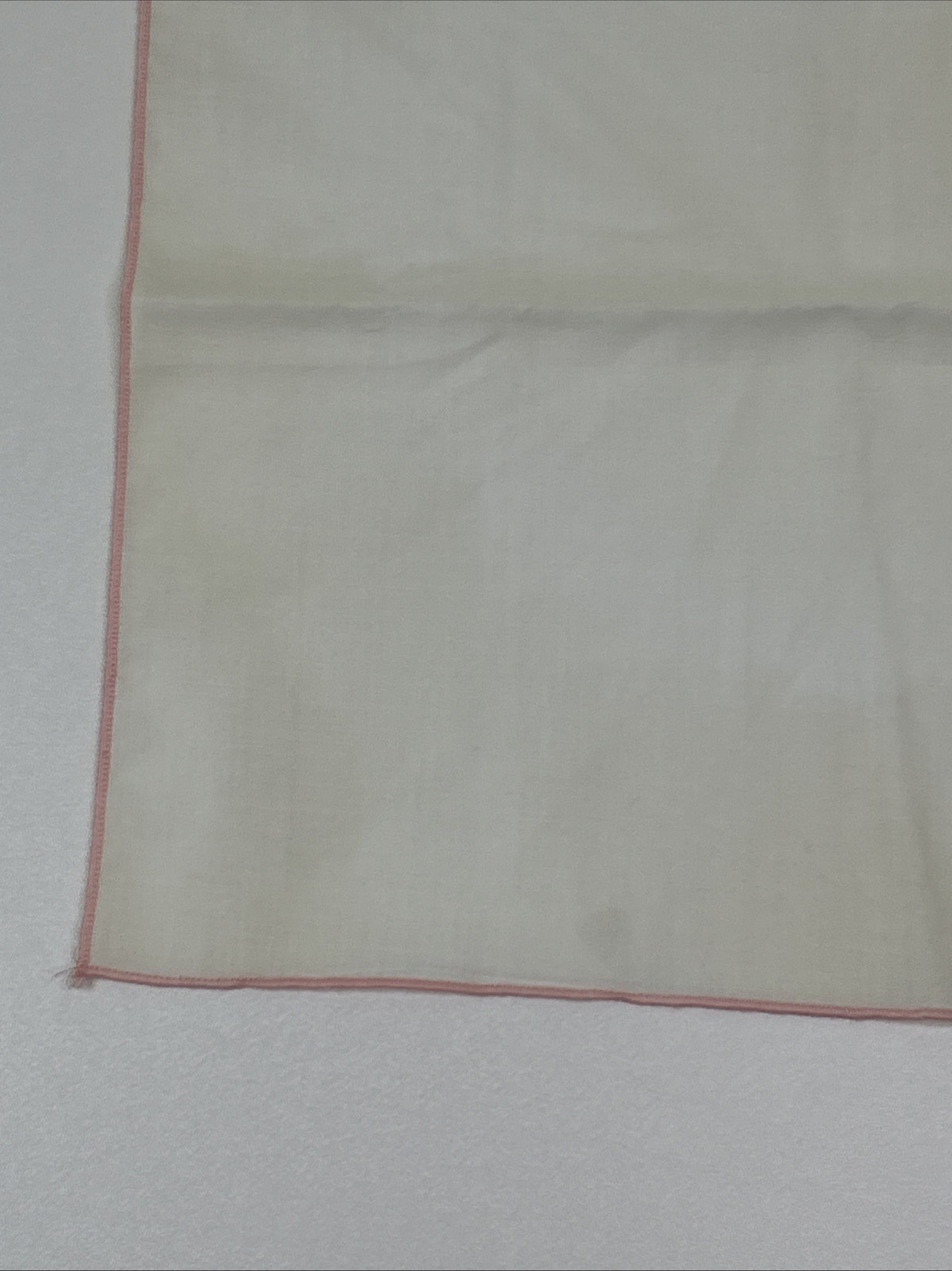 VINTAGE 10.25” PINK DETAILS AND WHITE LADIES’ HANKIE/HANDKERCIHEF WITH A FLOWERS