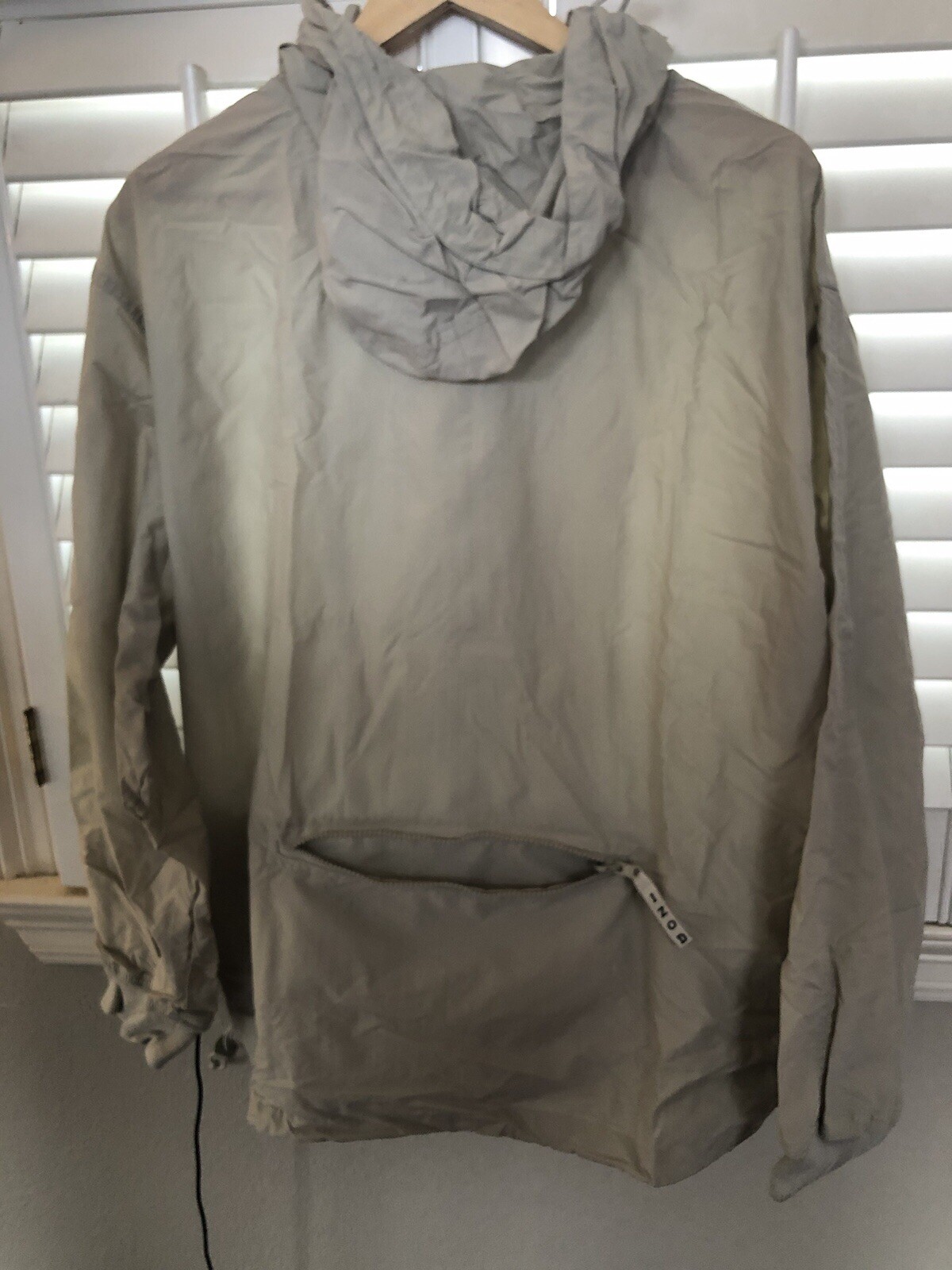 IZOD Windbreaker Men’s Large Light Tan Lightweight coat -The Packable Jacket  DT
