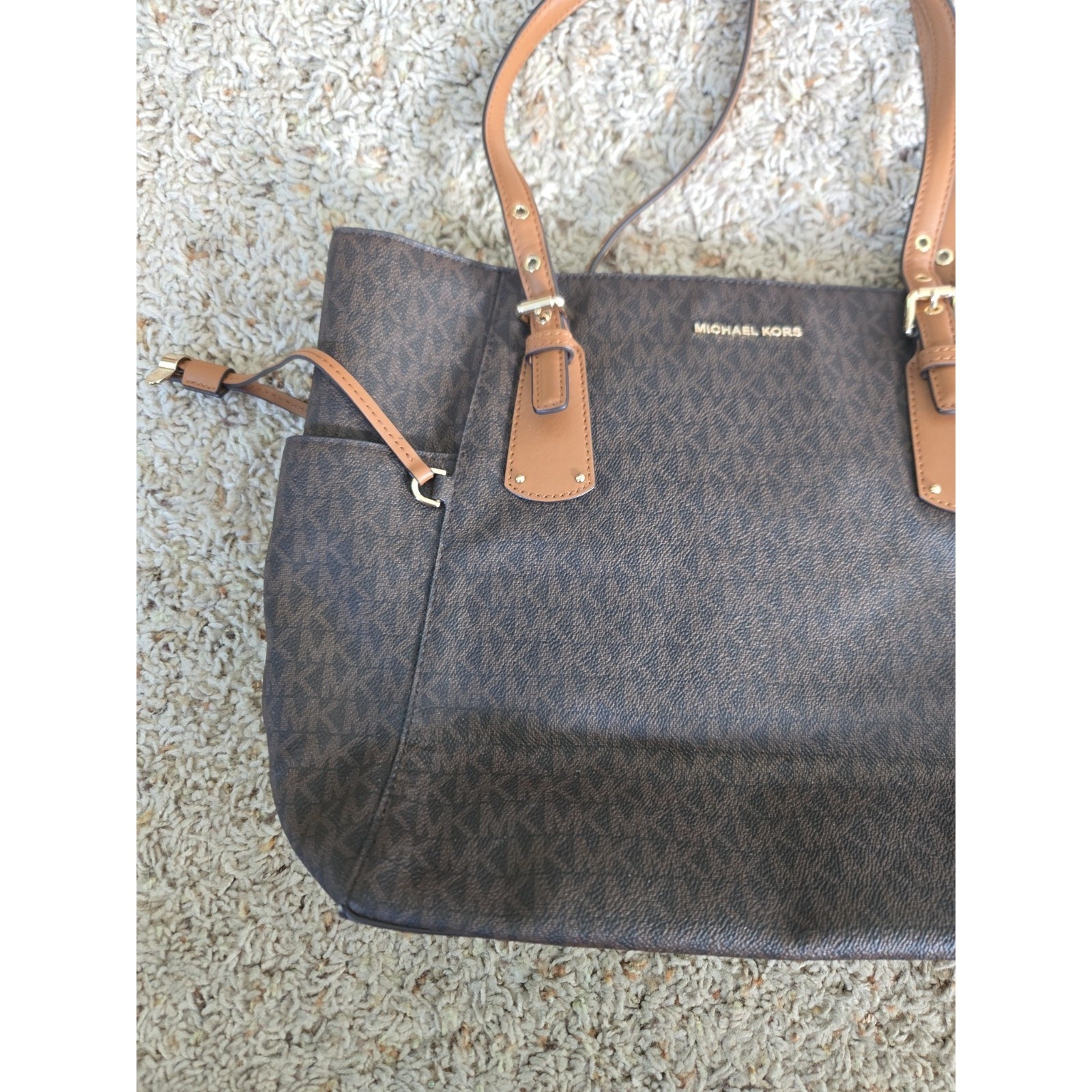 MICHAEL KORS VOYAGER EAST WEST LOGO SIGNATURE TOTE BAG Brown