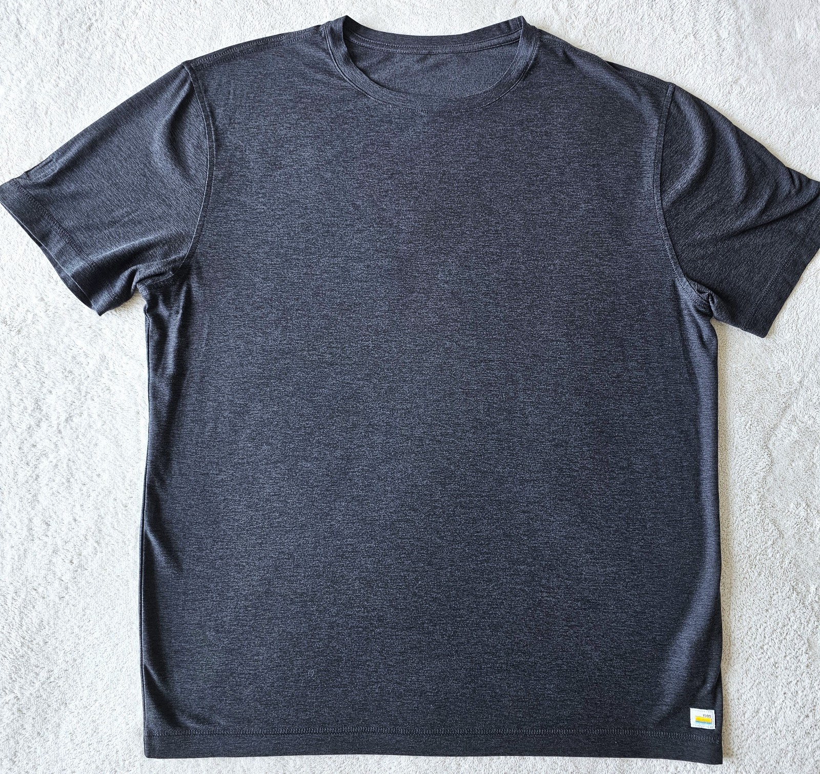 Vuori Strato Tech Tee Mens Large Charcoal Heather Performance Crew Neck V126