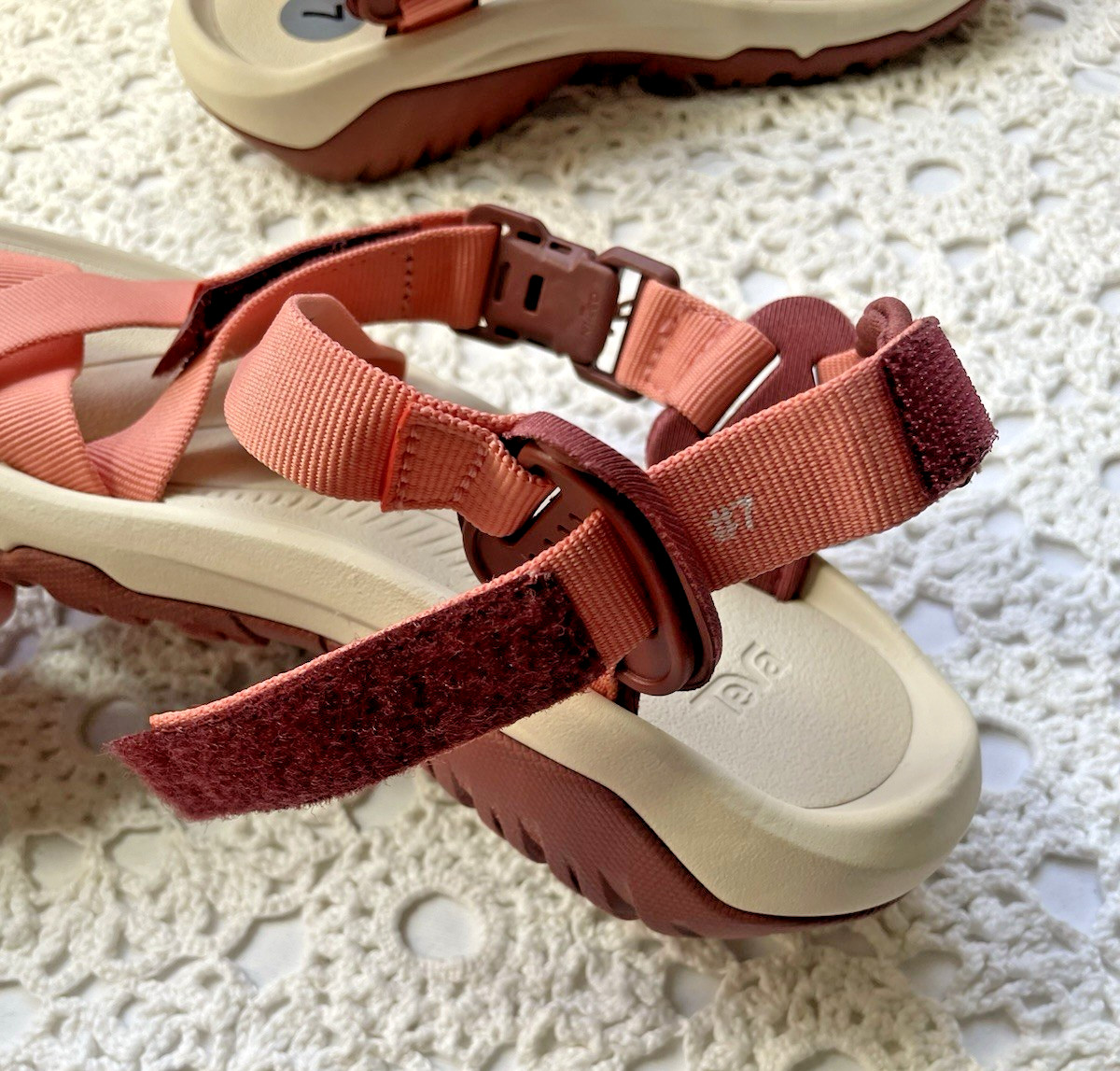 Teva Hurricane Terra Dactyl Coral Women’s Hiking Sandal Size 7