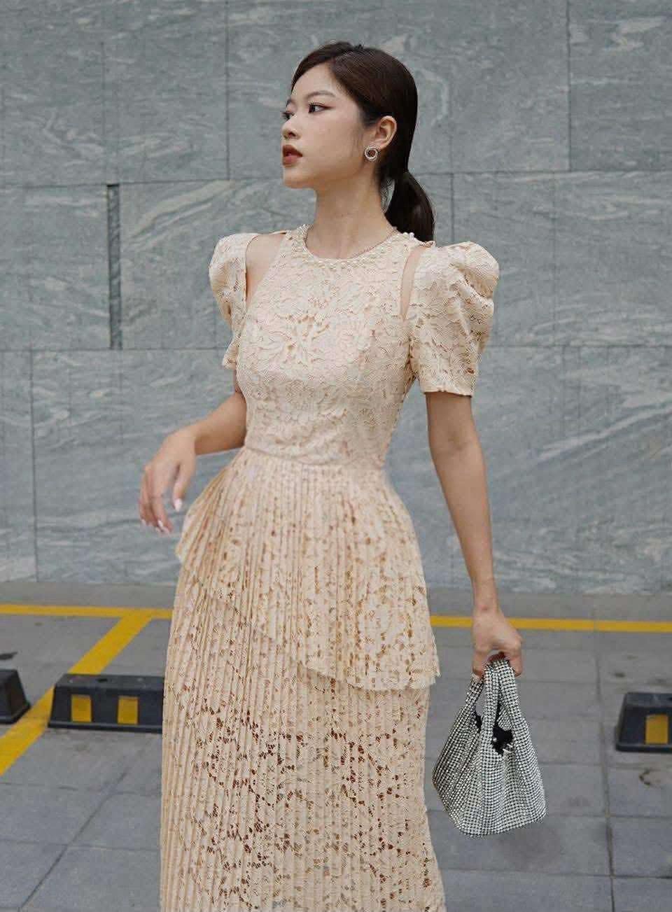 Women’s Beige Solid Lace Midi Dress Puff Short Sleeves Round Neck Pleated One