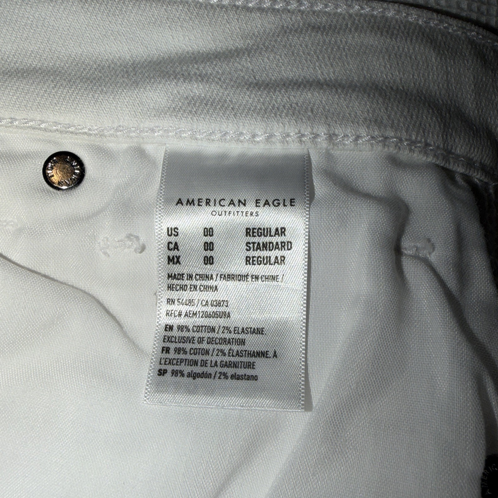 American Eagle Stretch Women’s Mom Jean Size 00R White Denim
