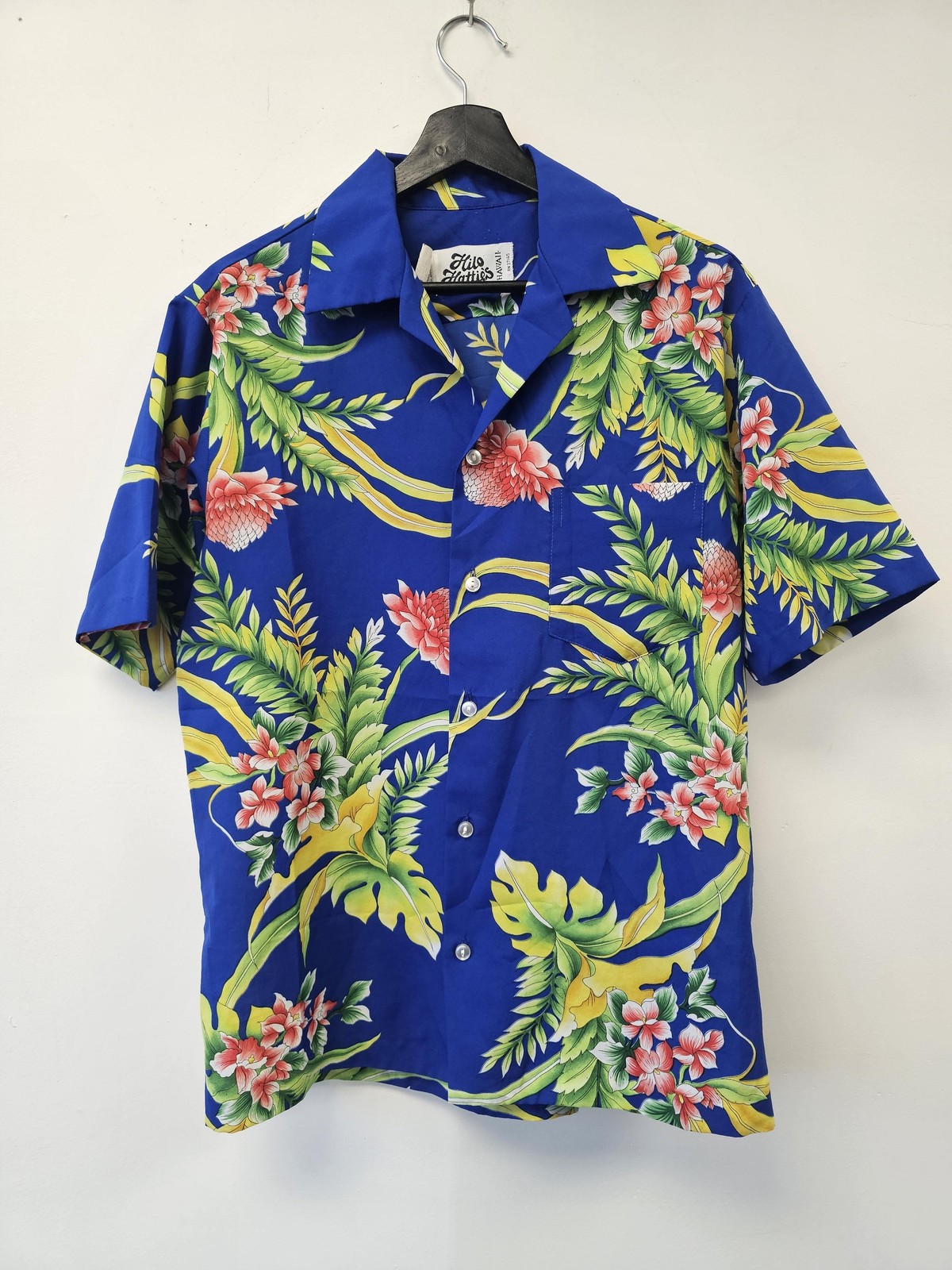 Hilo Hattie Shirt Mens Medium Blue Hawaiian Floral Button Up Short Sleeve Aloha