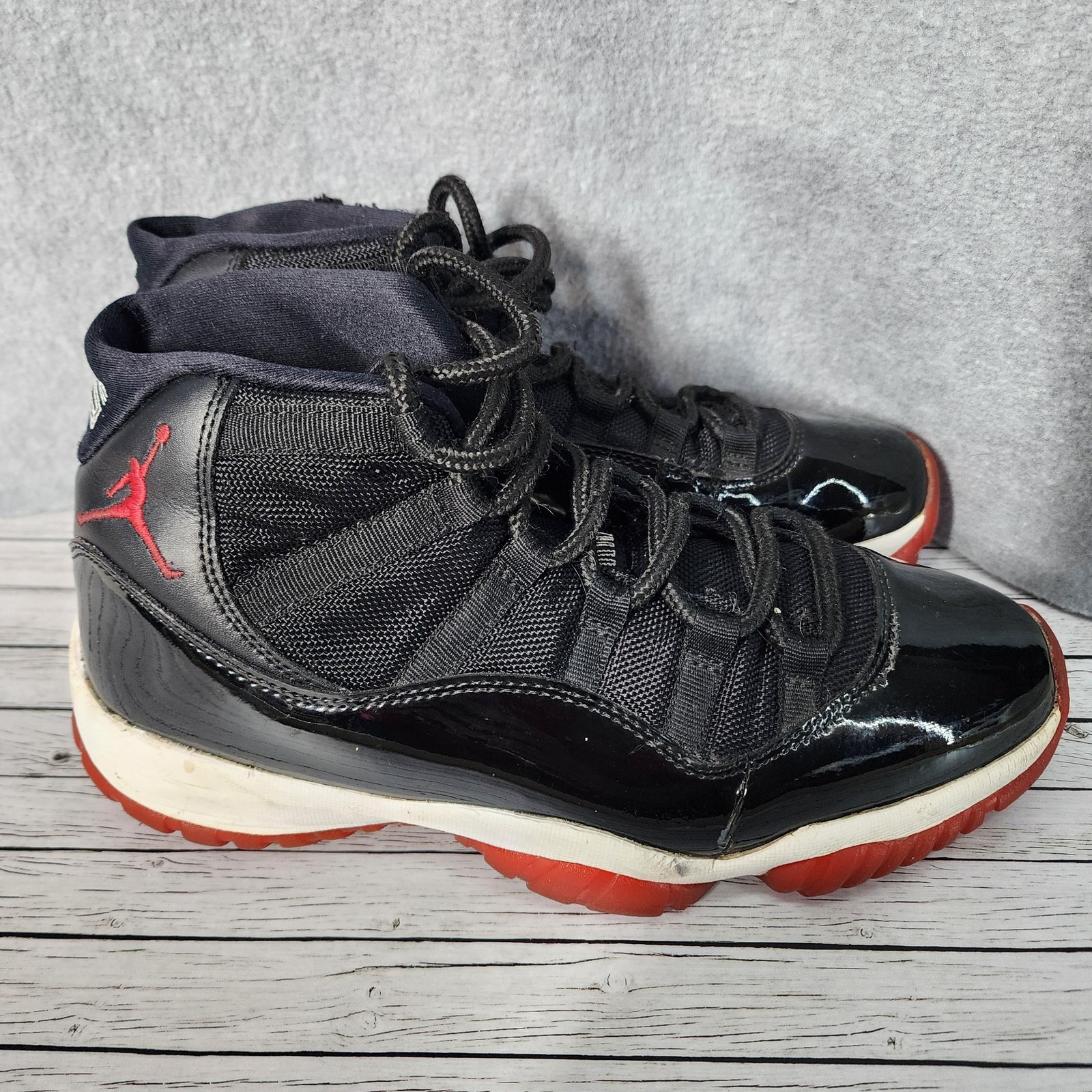 Air Jordan 11 Retro Bred Shoes Mens Size 9.5 Black Red 378037-010 Basketball OG