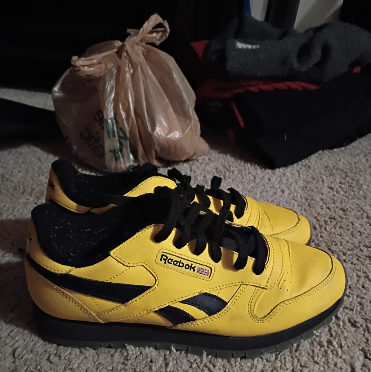 Reebok Classic Yellow Black Men’s Low Top Lace Up Athletic Sneakers