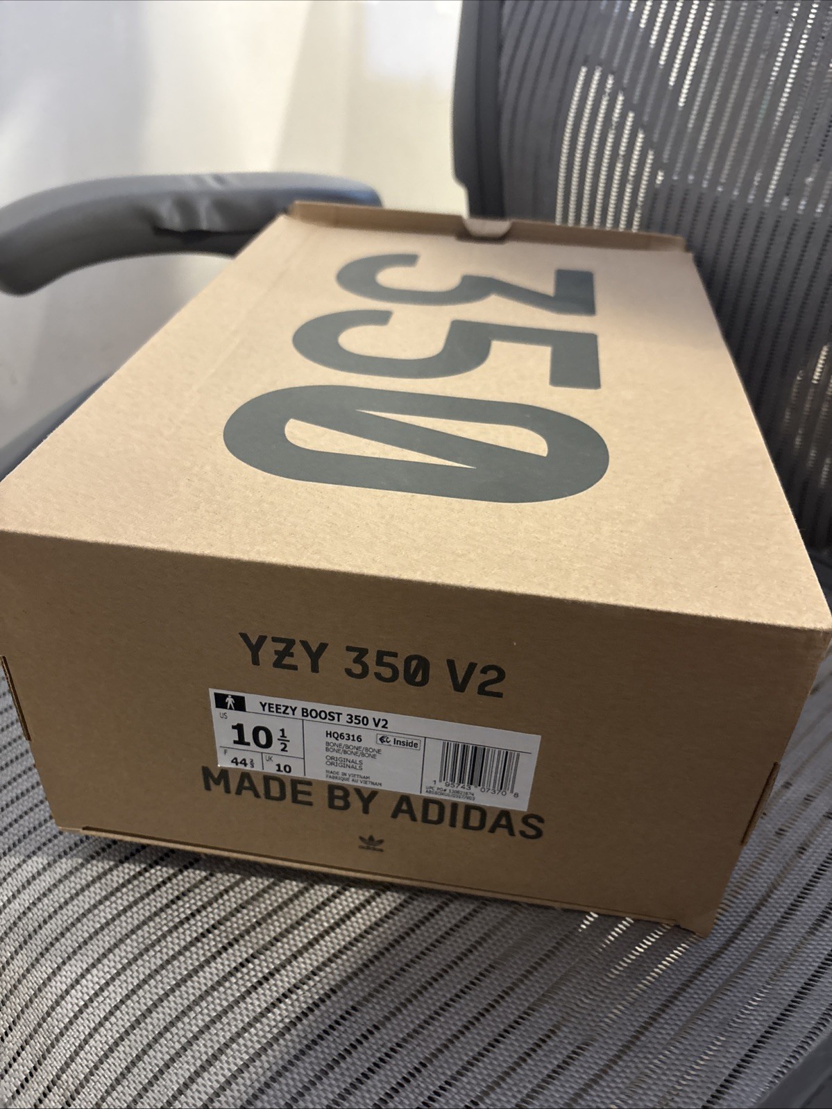 Size 10.5 – Adidas Yeezy Boost 350 V2 Low Bone – New in a Box – Buy It Now