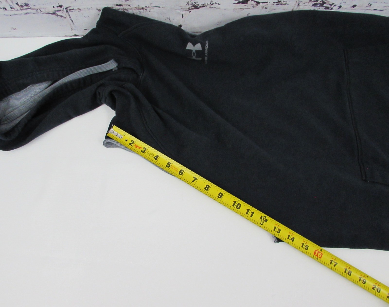 Under Armour Hoodie Mens Large Black Sleeveless Pullover Vest Kangaroo Pocket
