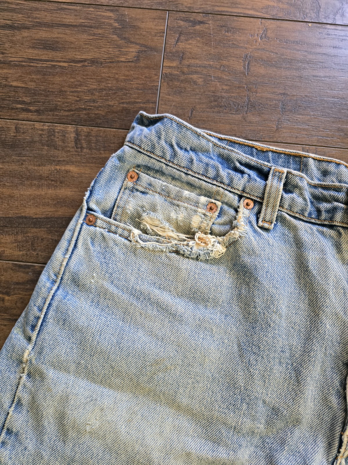 VTG Levi’s 550 Jeans 33×32 Relaxed Fit Tapered Leg Light Wash USA Red Tab 90s