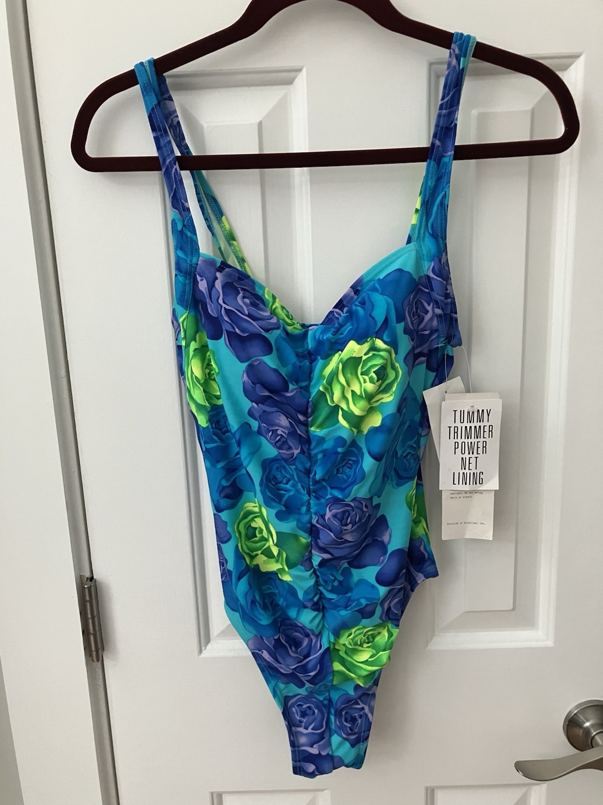Beach Bay Swimsuit Size 6 Women’s 80% Nylon, 20% Spandex Blue Floral NWT