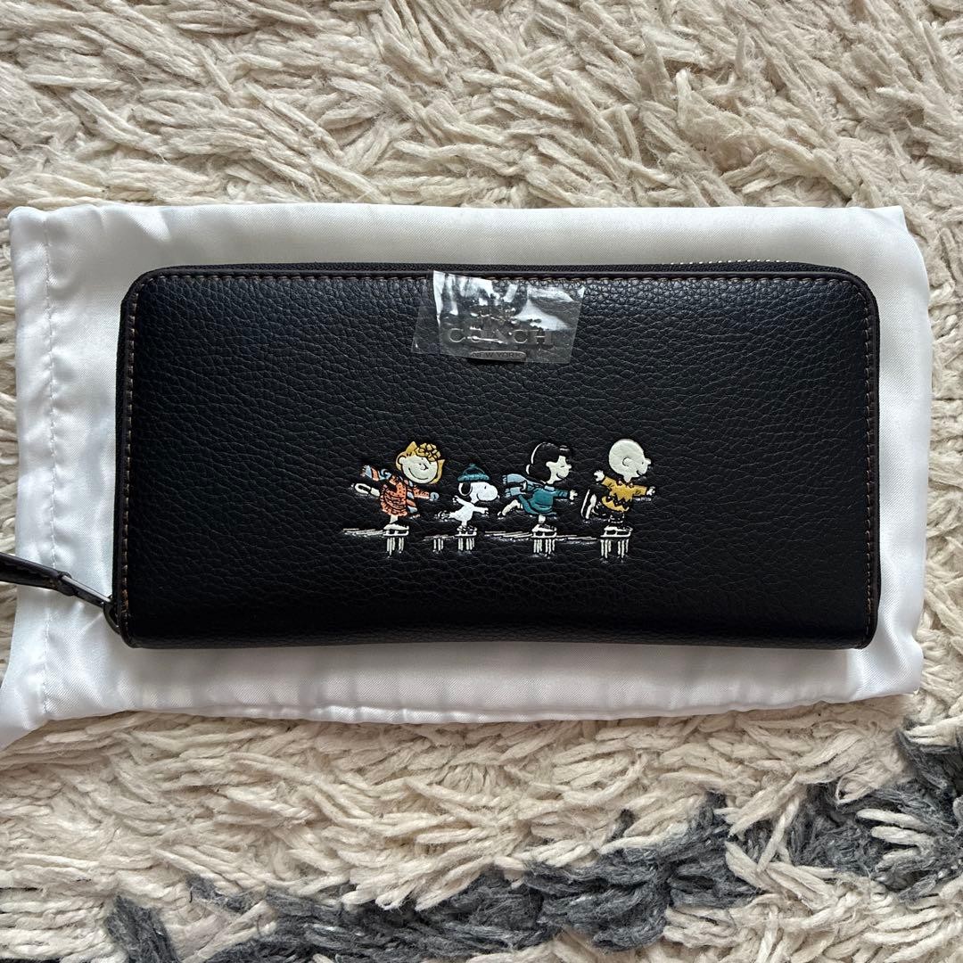 New COACH Snoopy Peanuts Zip Wallet
