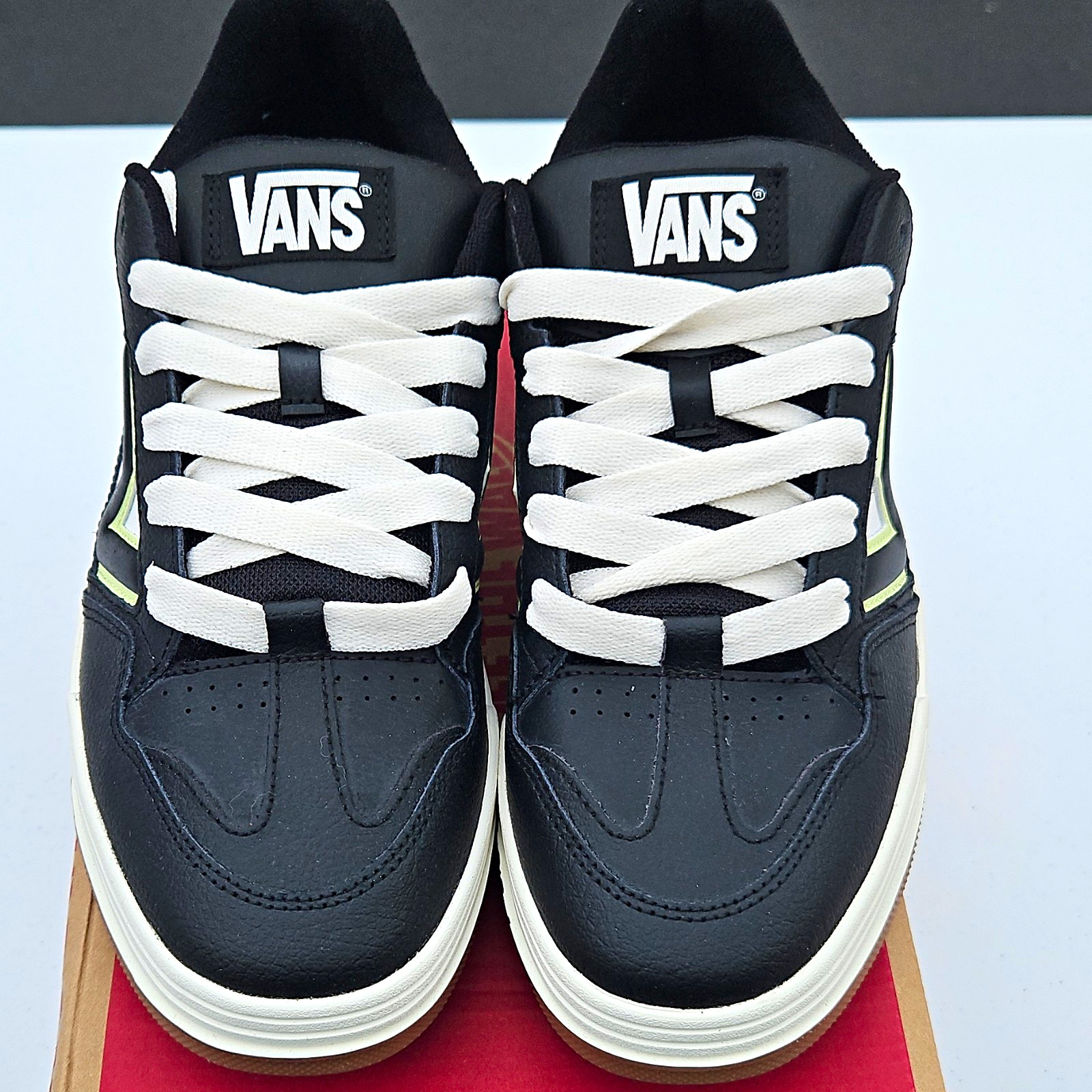 VANS Upland Men’s Low Top Sneakers Black/White Lace Up Synthetic Rubber