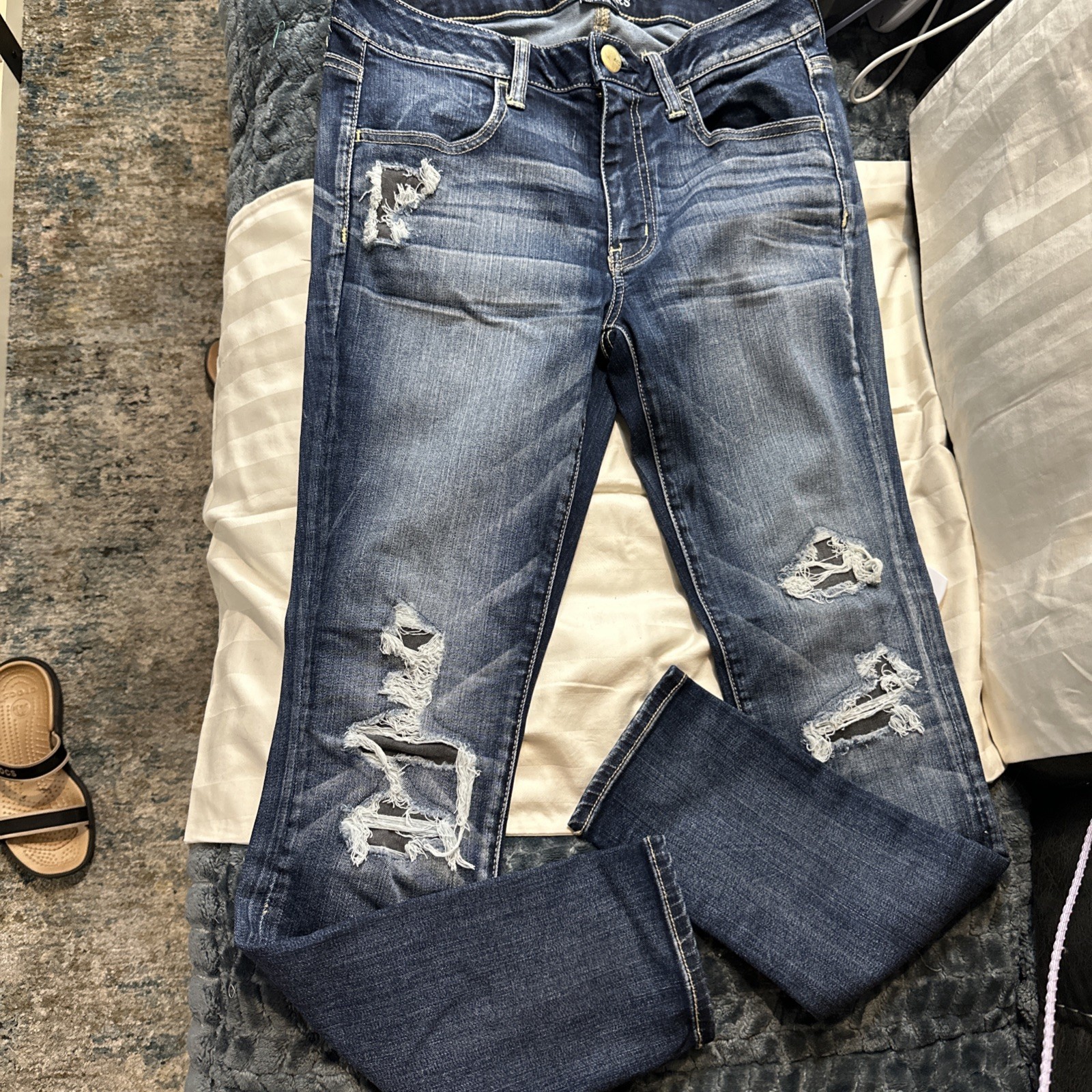 AMERICAN EAGLE RIPPED DISTRESSED SKINNY JEGGING JEANS Super Stretch Size 8