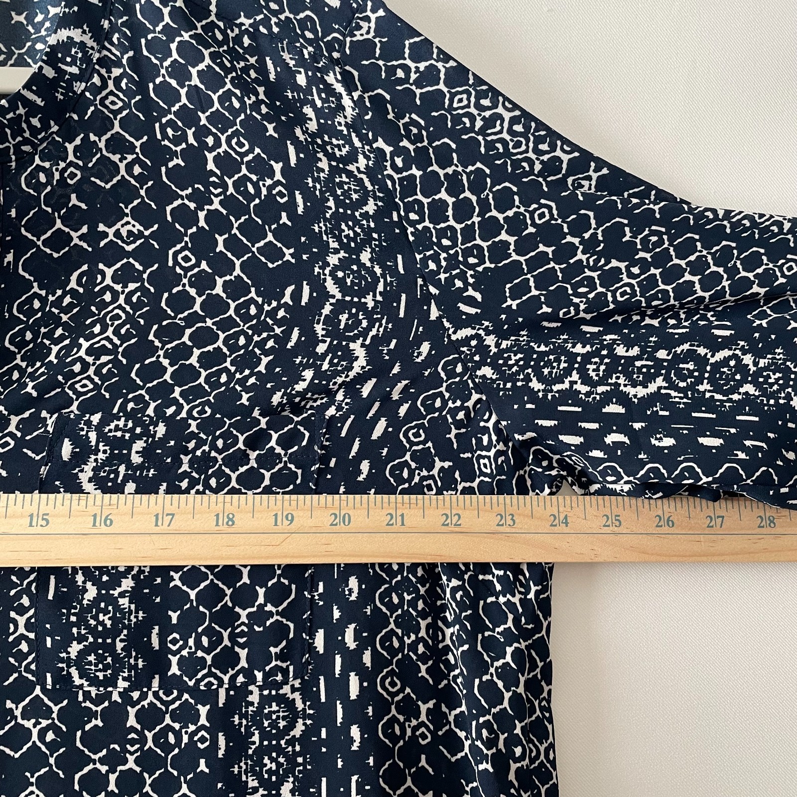 NWT Mv Danielle Womens Indigo Blue Snake Print Roll Tab Sleeve Tunic Top Size XL