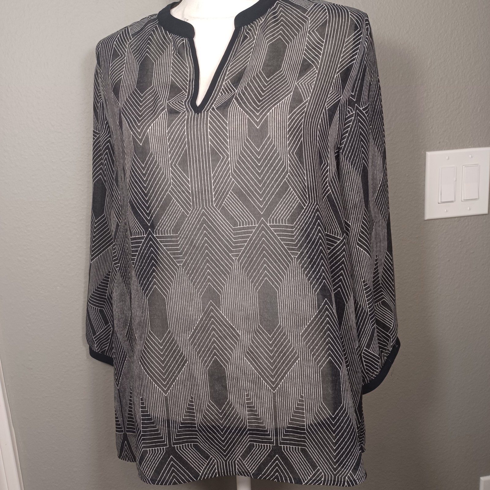 Coldwater Creek Women’s Blouse Large 14 Black White Sheer Geometric 3/4 Sleeve