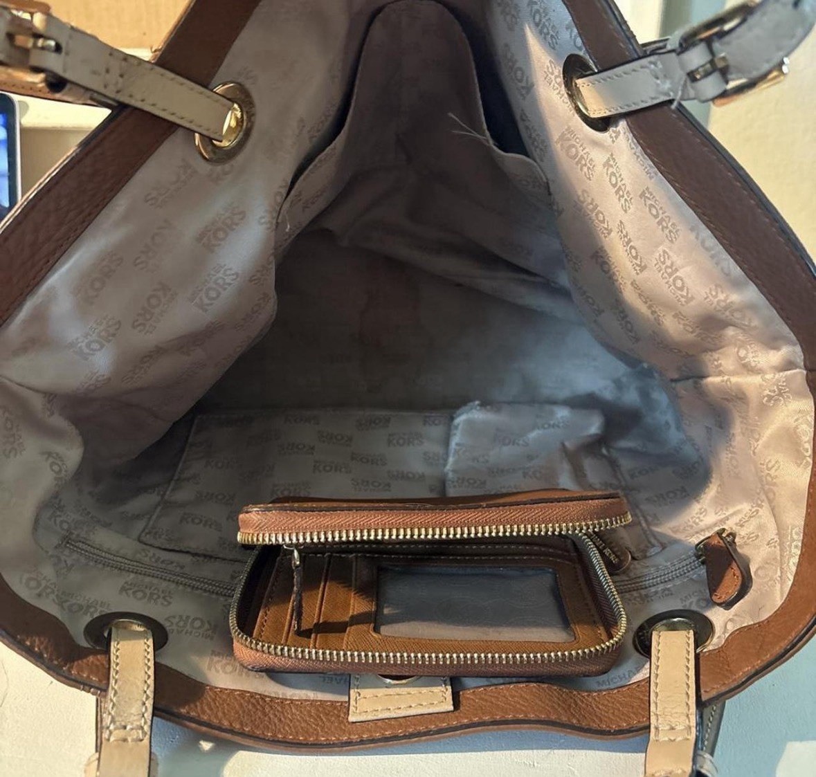 Michael Kors Large Brown Pebbled Tote Beige Straps Zip/Snap w/ matching wallet