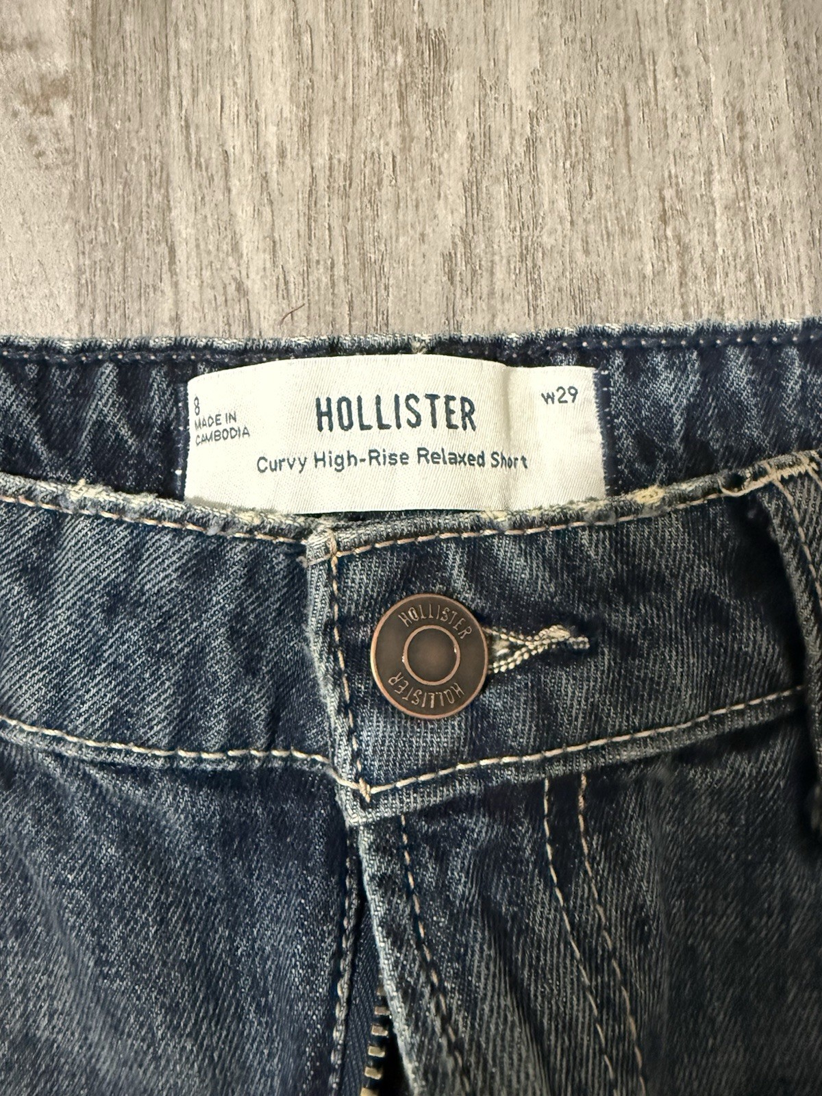 Hollister Curvy High-Rise Relaxed Cut Off Denim Shorts Blue Medium Wash W29