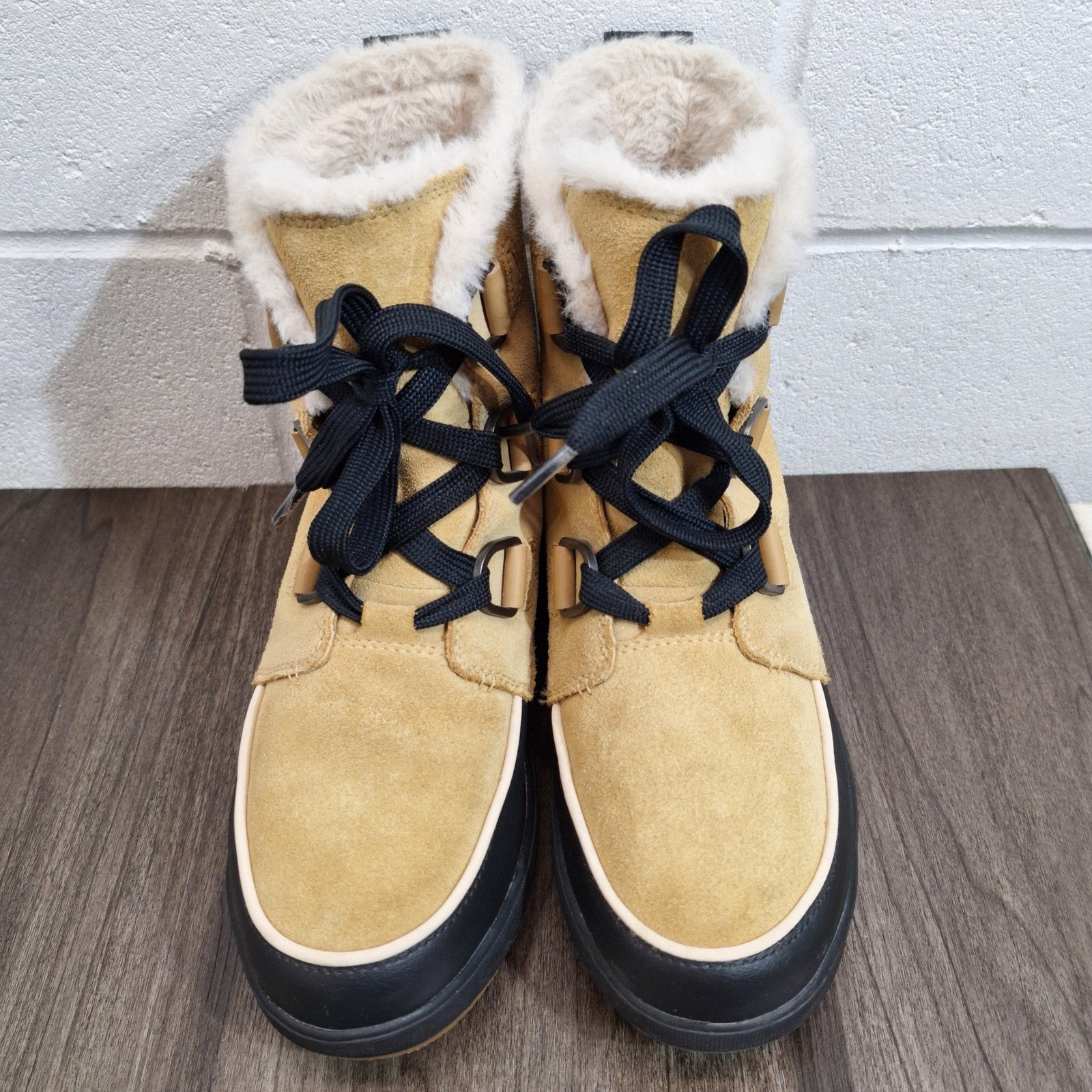 Sorel Tivoli IV Sz 9 Waterproof Winter Boots Tan Black Suede Faux Fur NL3425-373