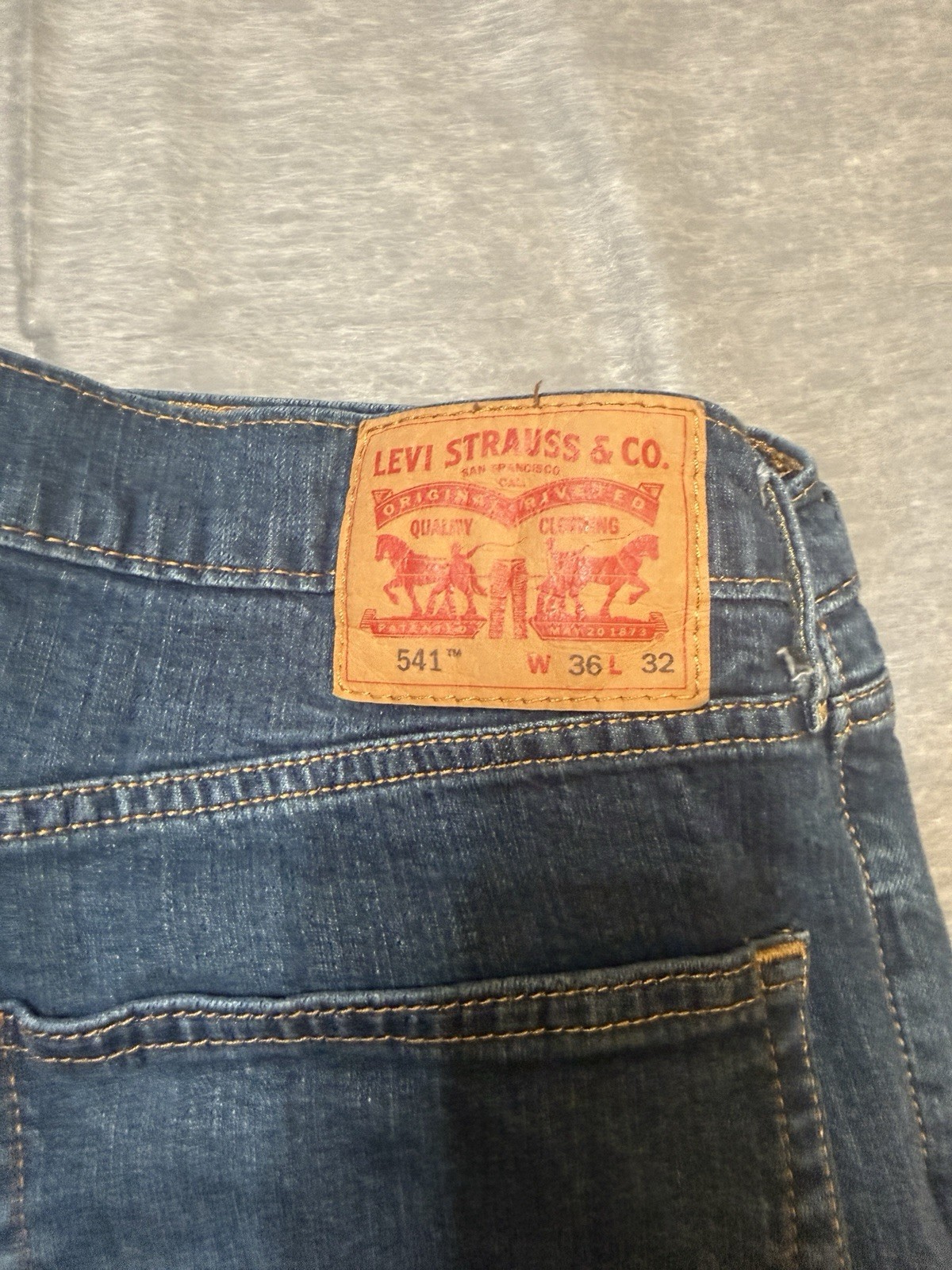 Levi’s Men’s 541 Athletic Fit Tapered Blue Denim Jeans Mid Rise 5-Pocket (P4)