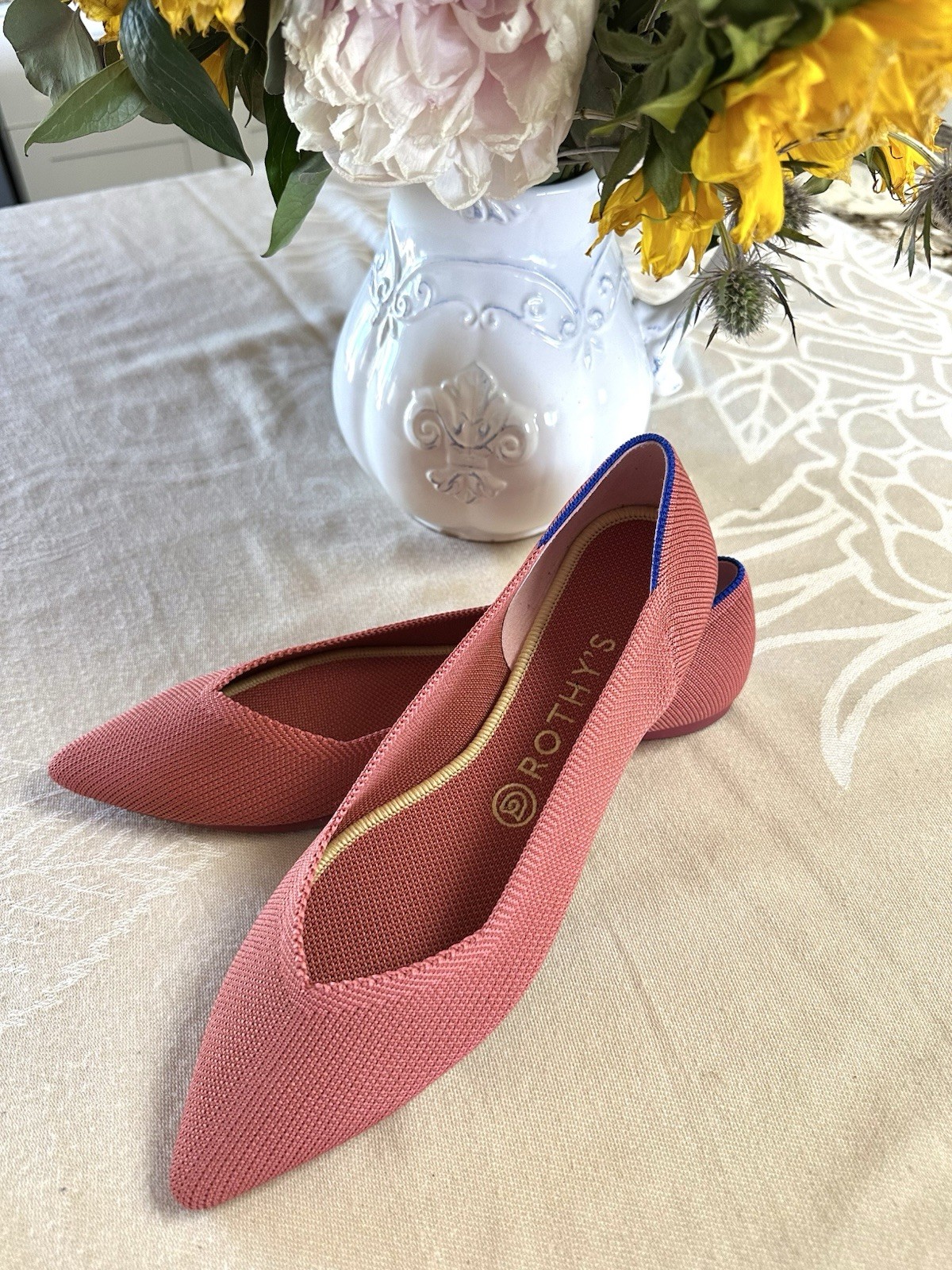 Rothy’s The Point Flats Women’s 9.5 Coral Pink Knit Pointed Toe Washable EUC