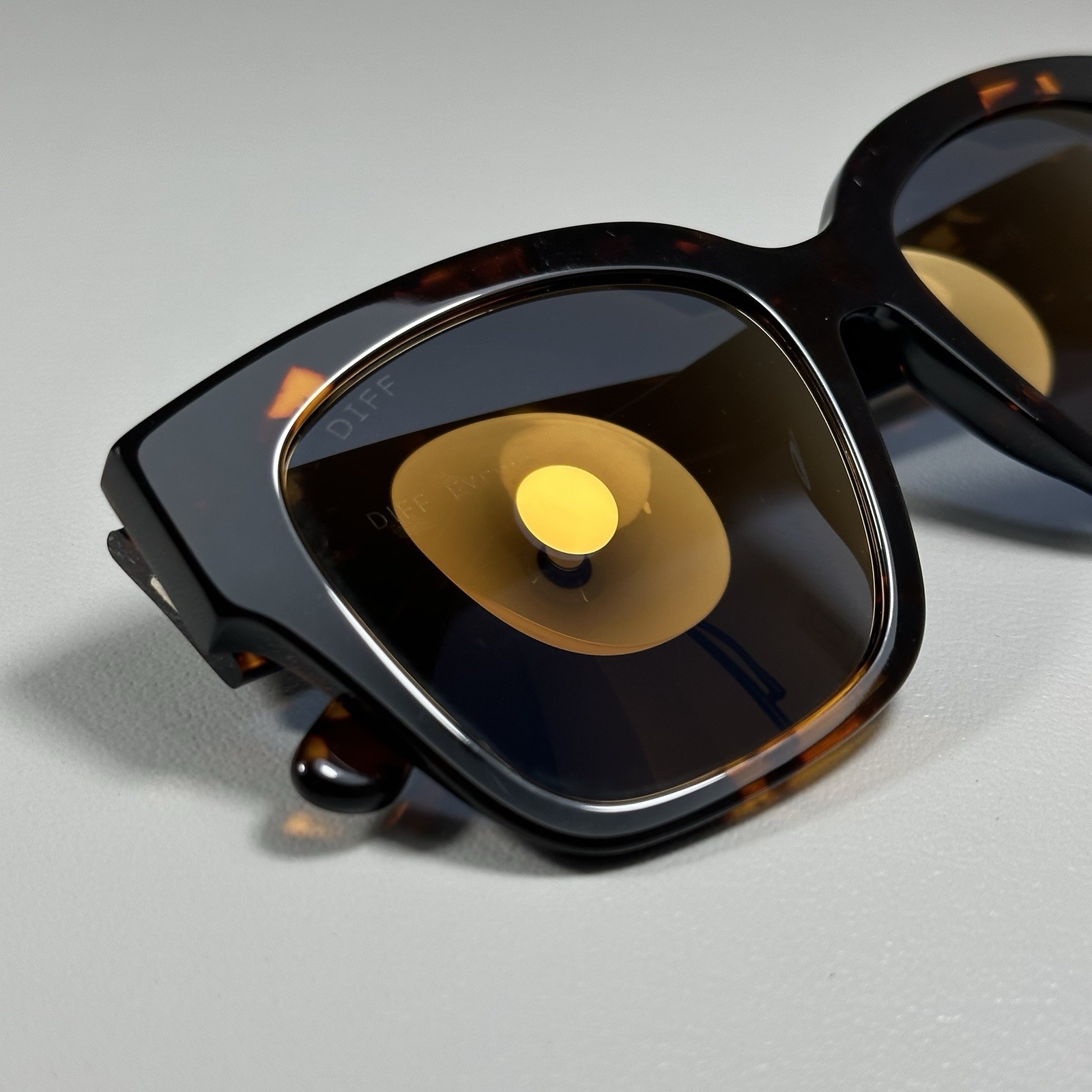 DIFF Bella II DI-GM171 Squared Tortoise Sunglasses