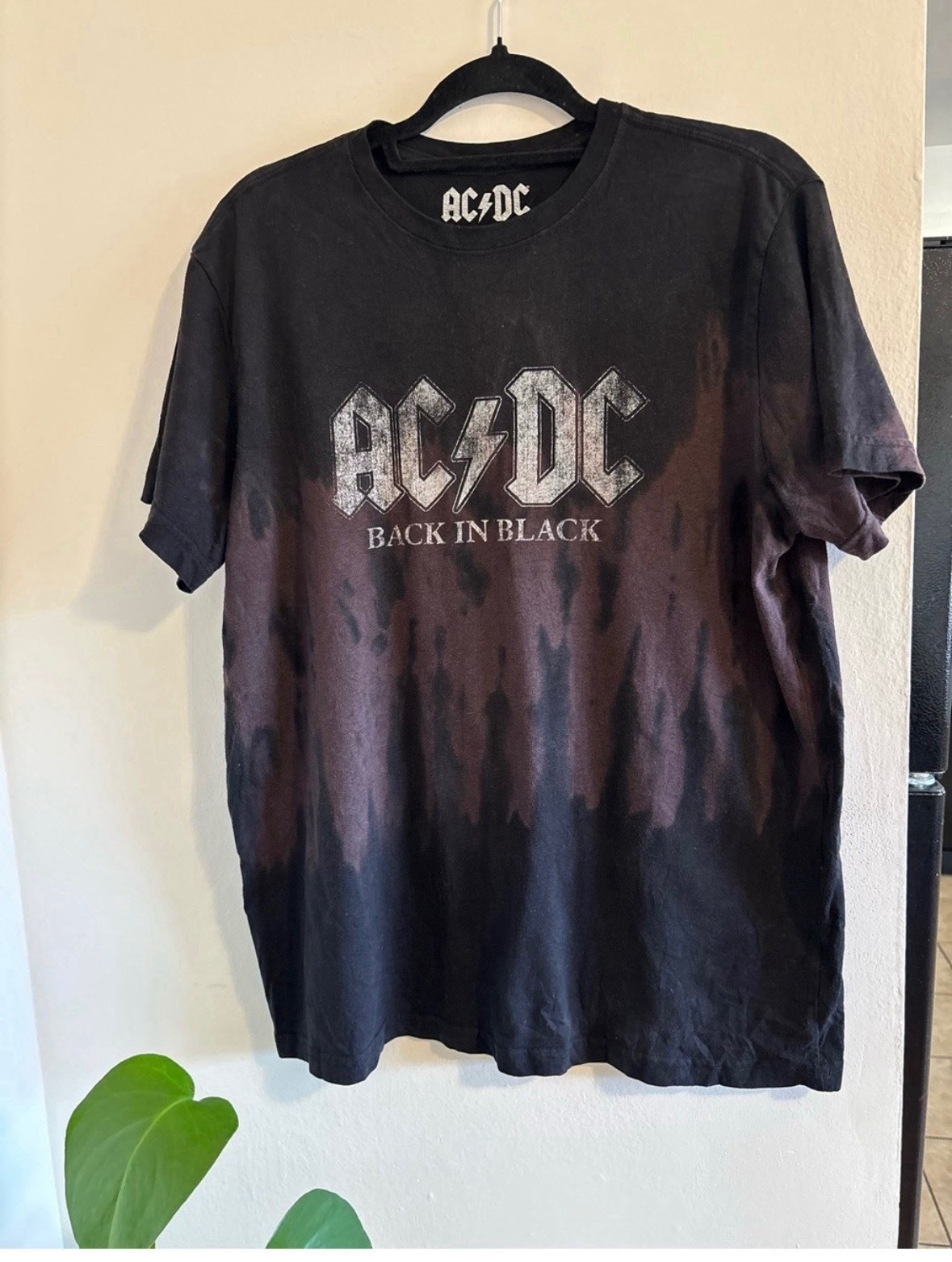 AC/DC Back In Black Men’s Black Graphic Logo Short Sleeve Crew Neck T-Shirt Y2K