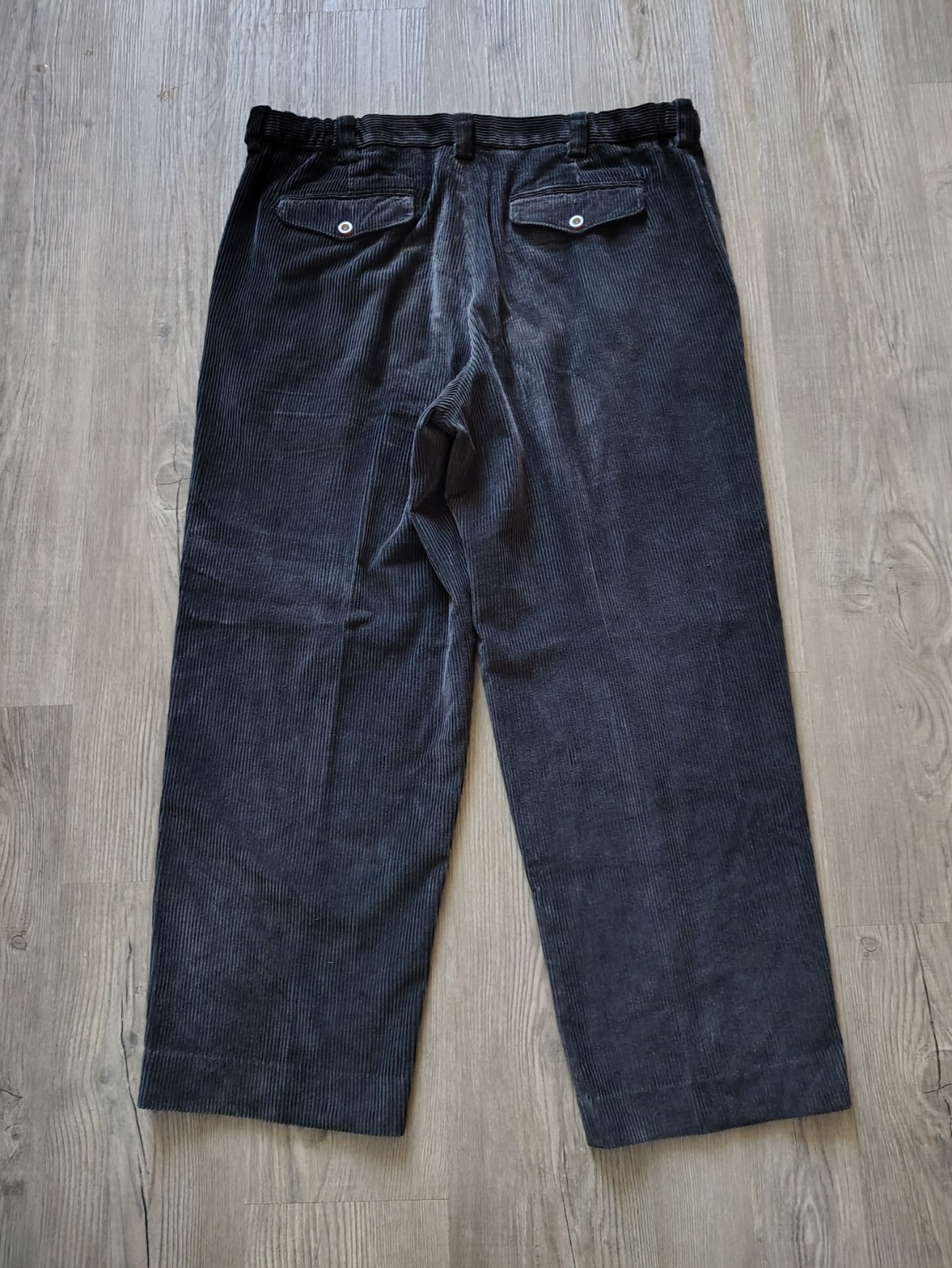 L.L. Bean Men’s Comfort Stretch Waist Black Corduroy Pleated Pants Size 36×28