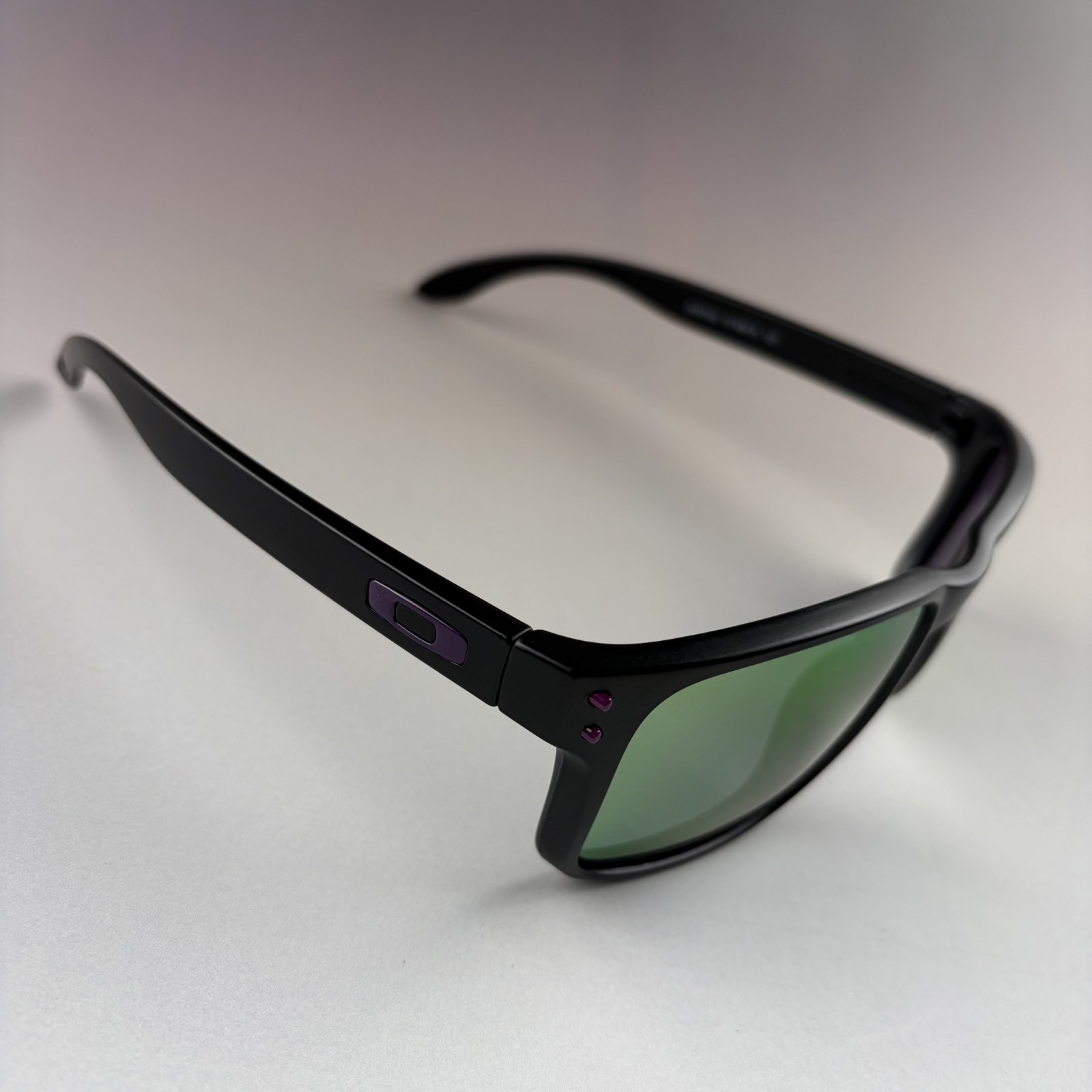 Oakley Holbrook Polarized Sunglasses – Black Smoke Frame, Purple Icon, UV400