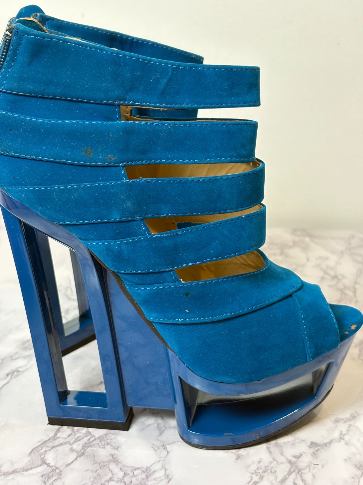 Women’s Bumper Blue Velvet PU Platform Wedged Like Heels Size 6.5