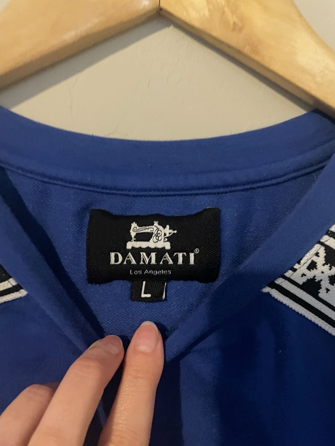 DAMATI Los Angeles Marvin the Martian Embroidered Graphic T-Shirt