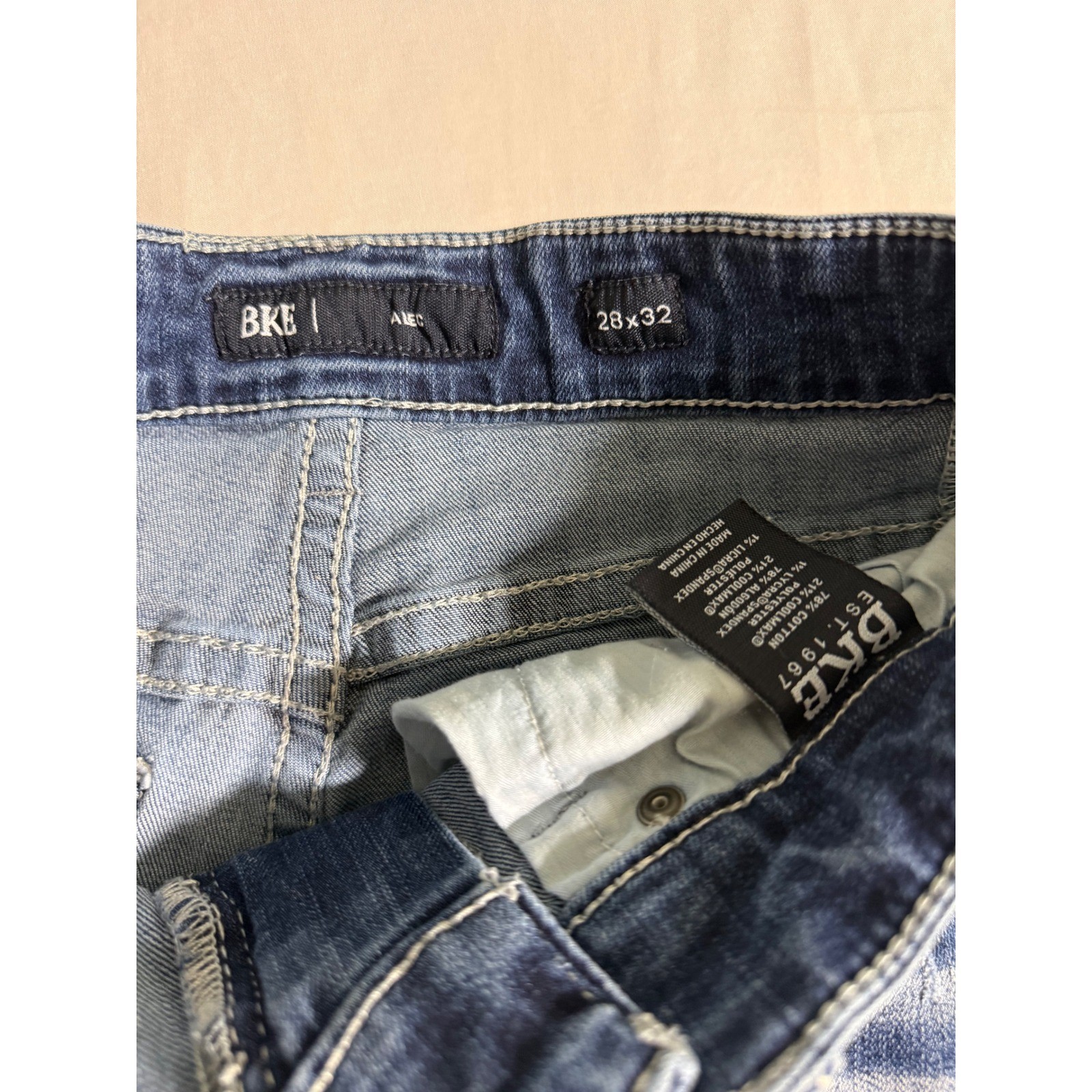 BKE Alec Straight Leg Jeans Womens 28×32 Medium Wash Distressed Contrast Stitch