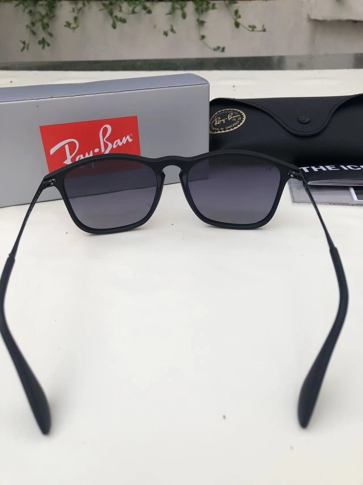 New Ray-Ban Chris RB4187 Polarized 54-18 Sunglasses Matte Black Gradient Grey