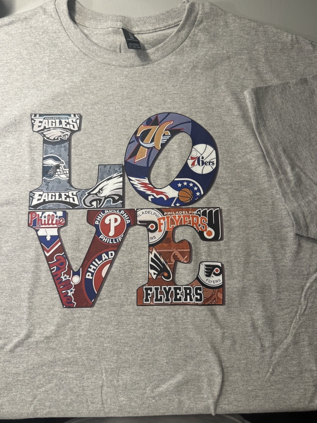 Philadlephia LOVE T-shirt small-3XL Phillies, Flyers, Eagles, 76ers