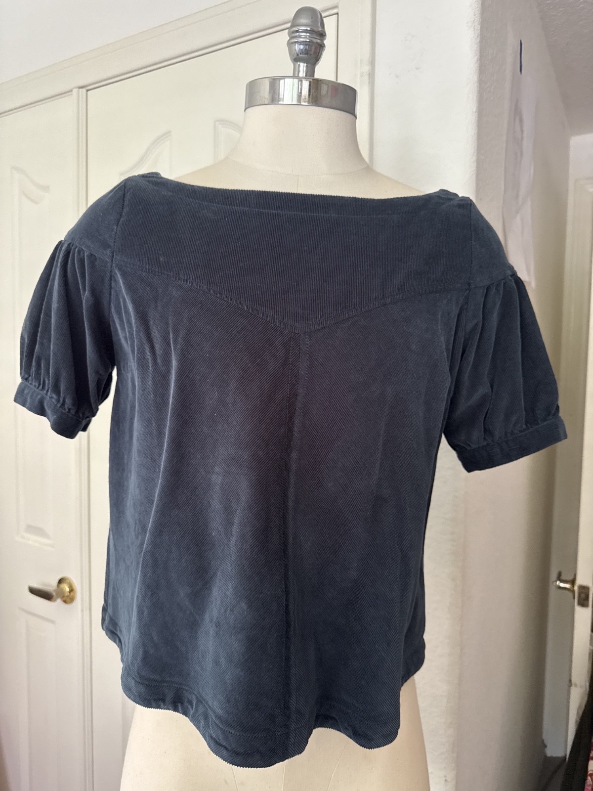 Free People Women’s Dark Blue Corduroy Puff Sleeve Button Back Top Size M
