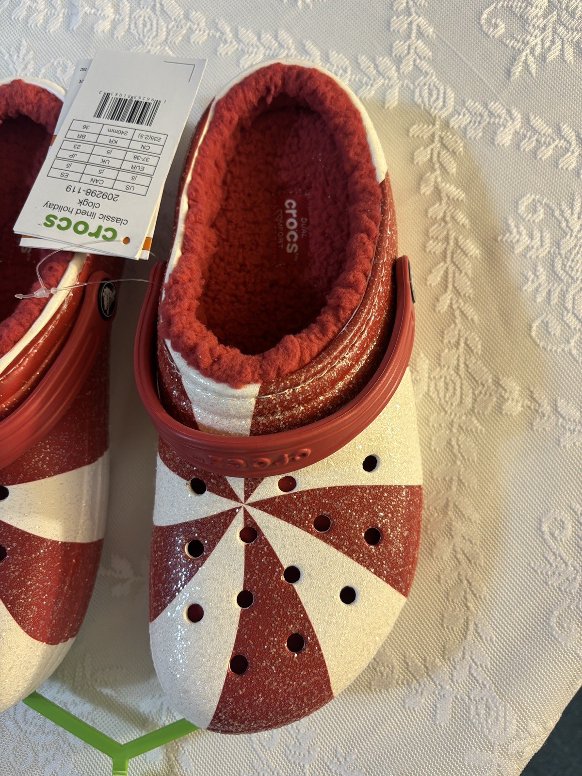 Crocs Classic Lined Holiday Clog White Red Kids J5 New with Tags 209298-119 NWT