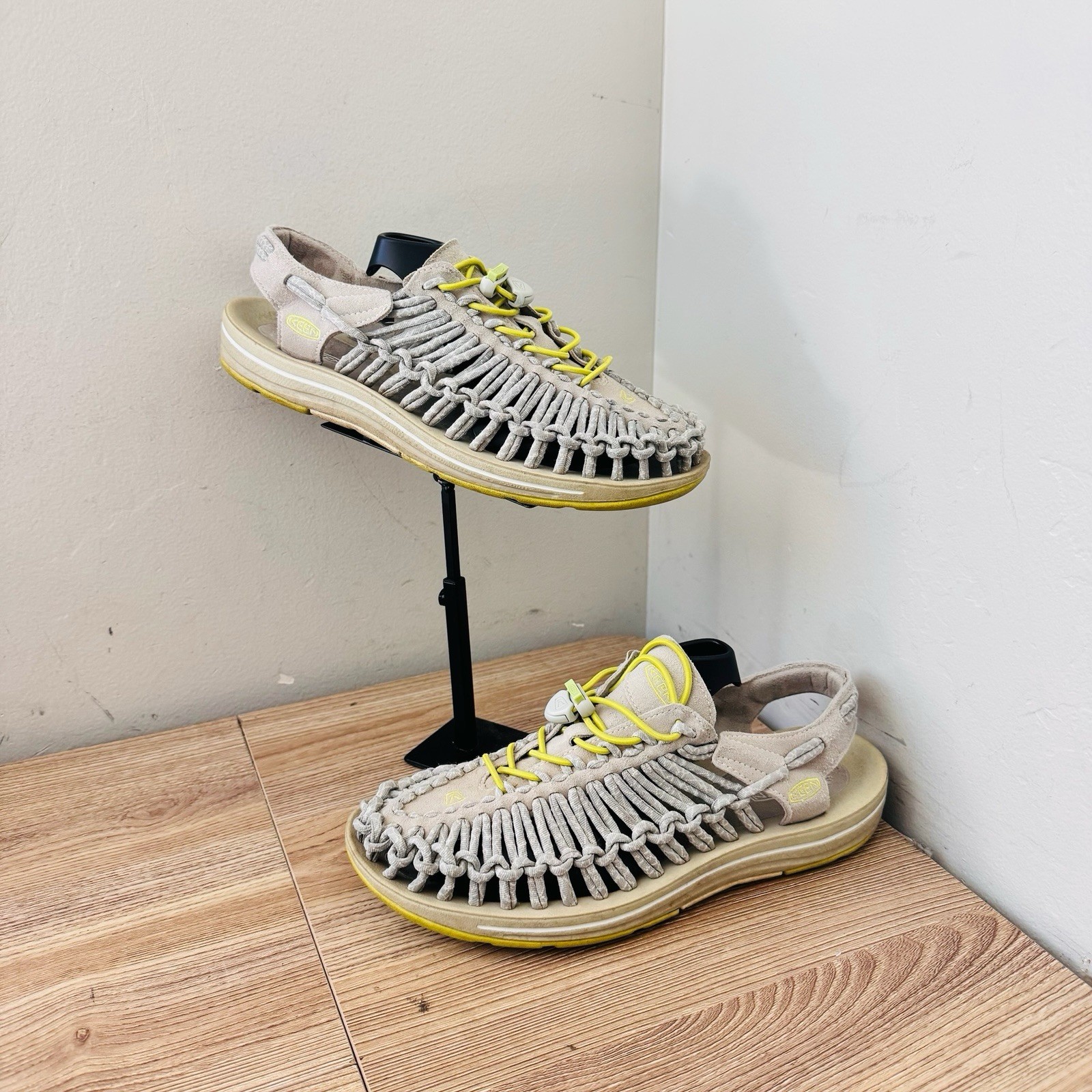 Keen Uneek Gray Yellow Bungee Cord Sandals Women’s Size 10