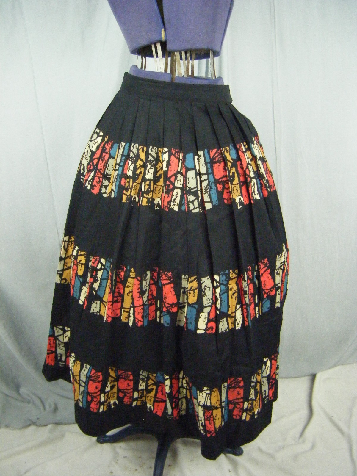 Vtg 50s Color Block Printed Black Pleated Half Circle Cotton Skirt-Waist 24″