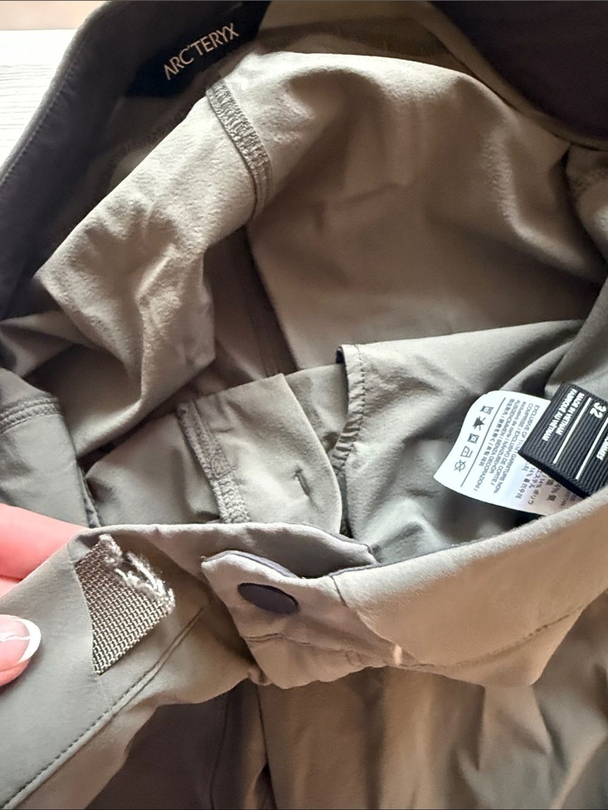 Arc’teryx Men’s Olive Green Technical Cargo Pants