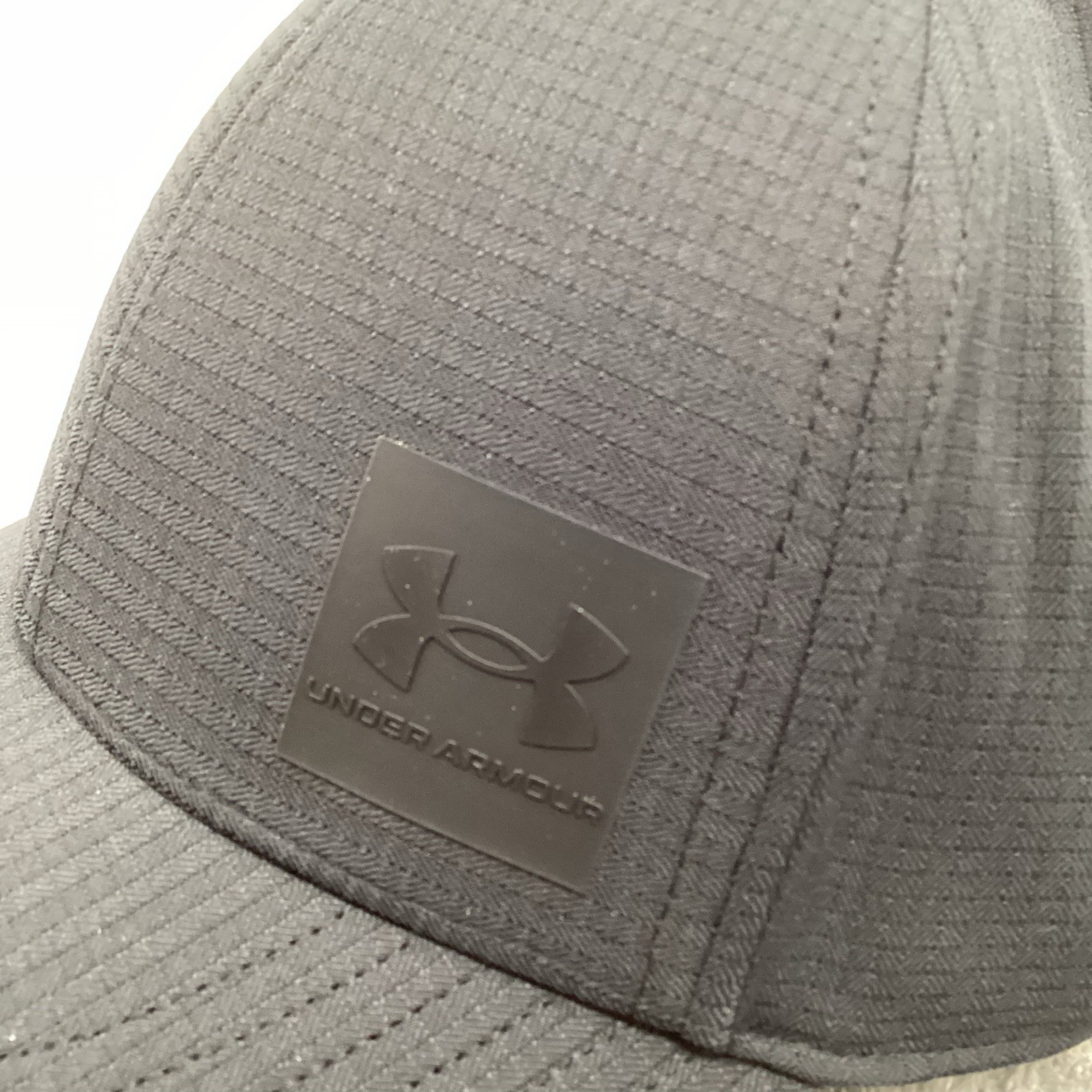 Under Armour Men’s Baseball Cap Hat, Black, Solid Pattern, Size M/L