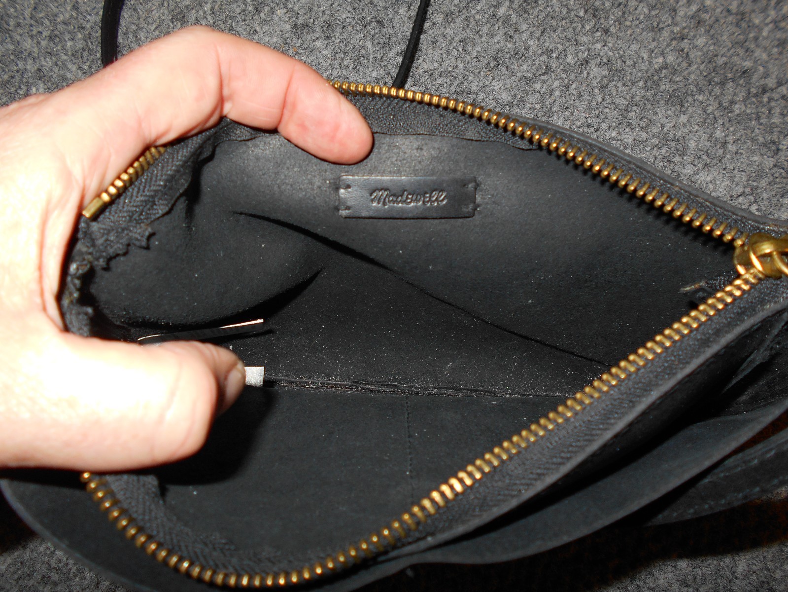 MADEWELL SIMPLE 9X6.75 SMOOTH BLACK LEATHER CROSSBODY ZIPPER BAG