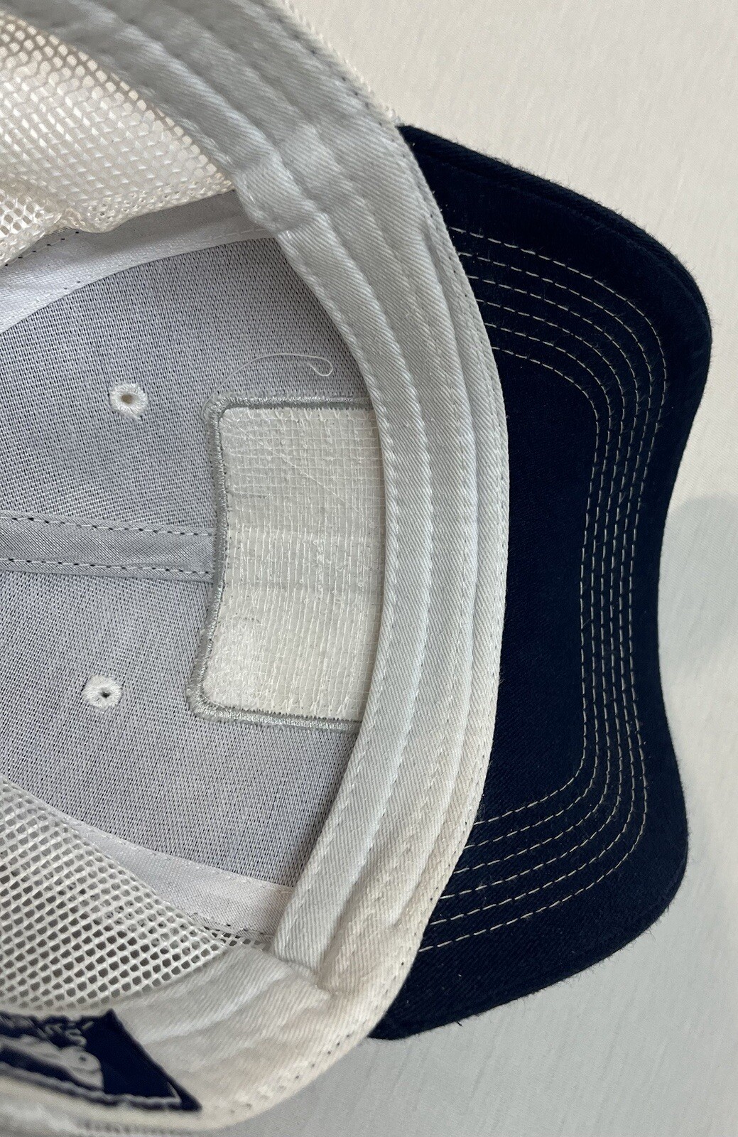 Southern Lure Mesh SnapBack Ball Cap Hat Front Patch Logo Bronco Surfboard EUC