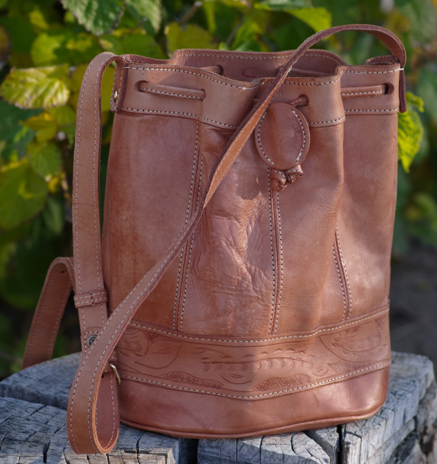 VINTAGE Genuine Leather Hand Tooled Shoulder Bucket Bag Paraguay WONDERFUL BAG!