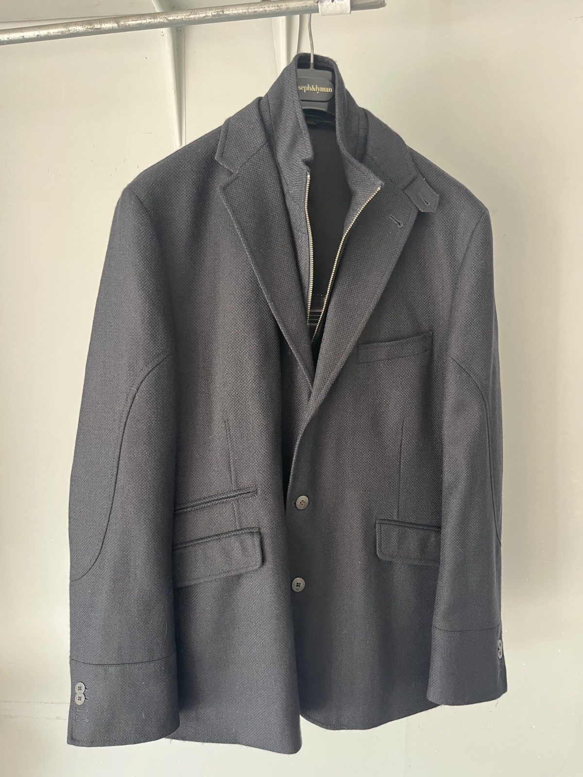 Kroon Wool & Cashmere Blazer – Men’s 46L – Black Herringbone with Hidden Zip Lay