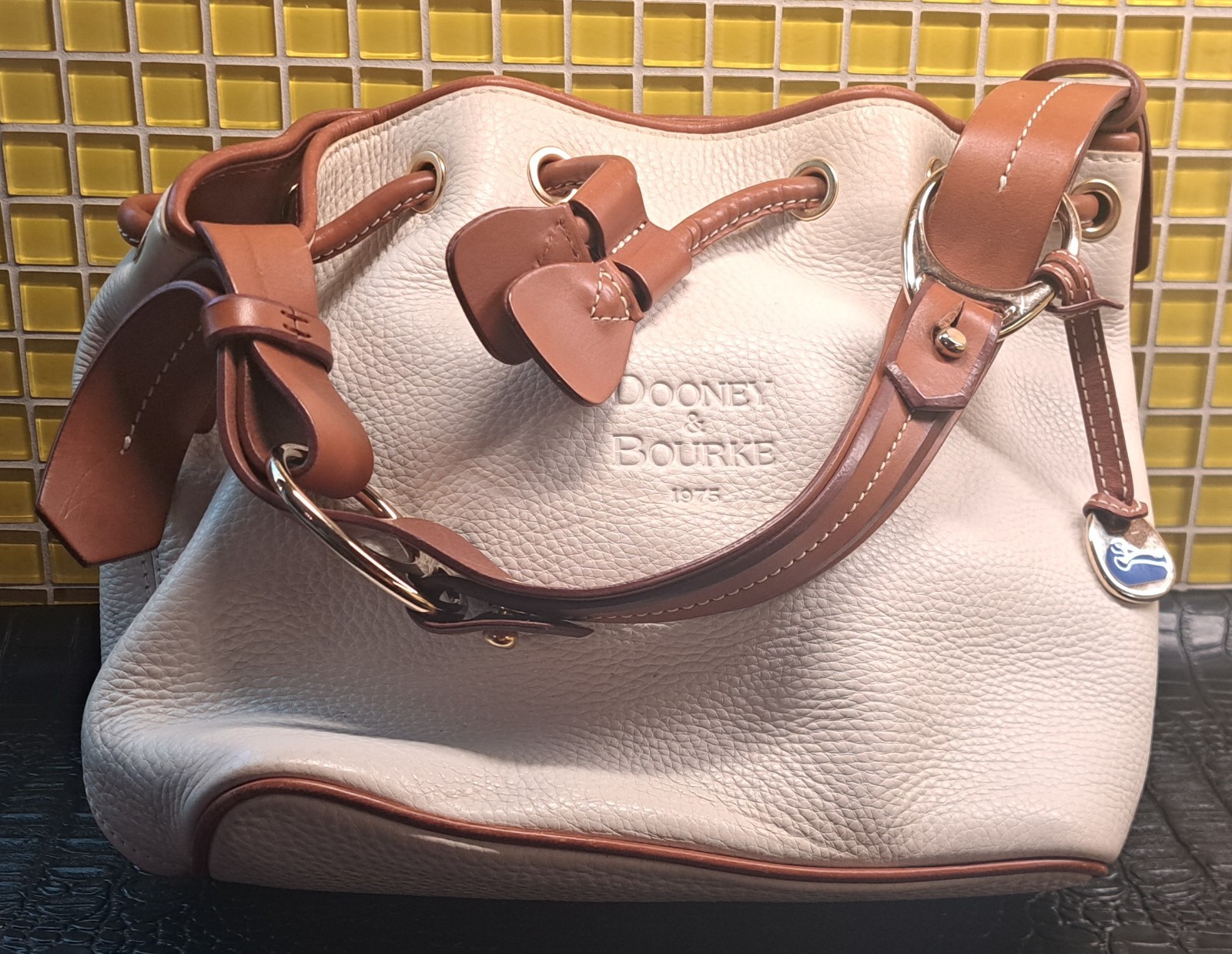 Vintage Dooney & Bourke Pebble Grain Drawstring Bucket Bag Ivory w / Brn Trim
