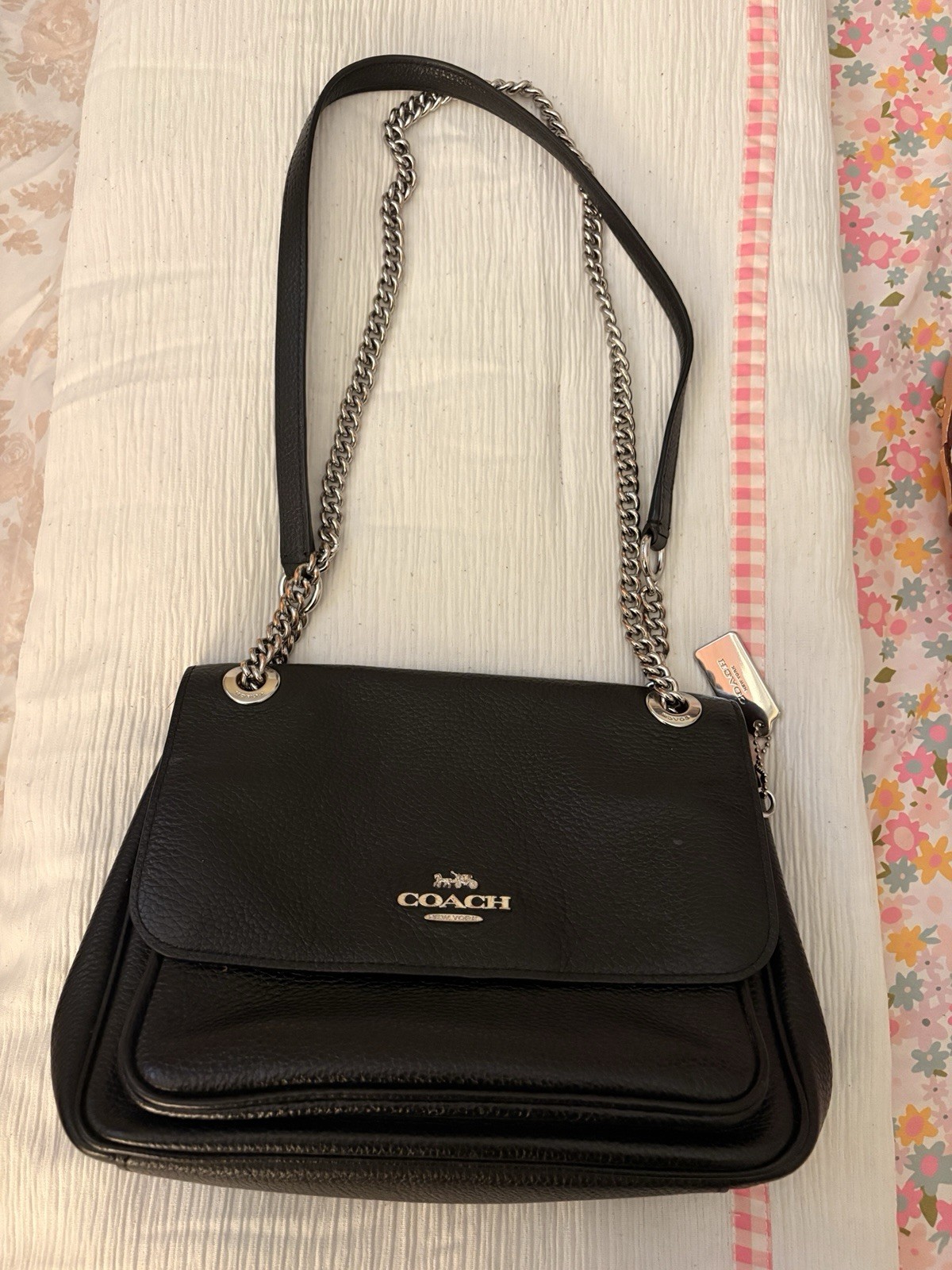 Coach Women’s Black Pebbled Crossbody Bag Silver Chain, Zip/Magnetic, Pockets