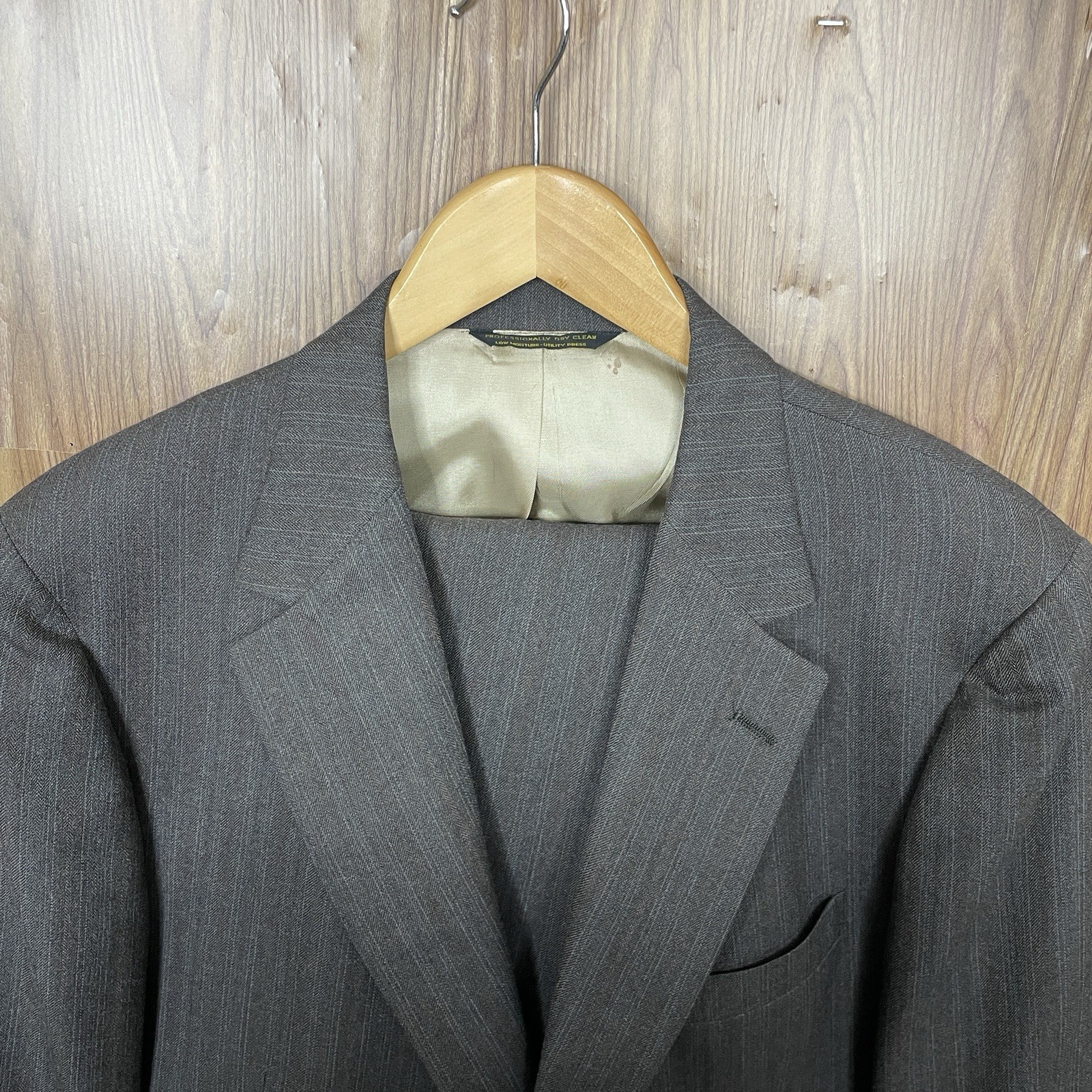 Johnny Carson 2 Piece Suit Mens 44R 38×29 Brown Striped Polyester Worsted Wool